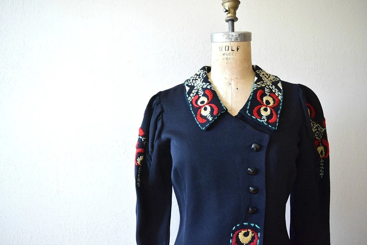 1930s embroidered dress . vintage 30s Arts and Crafts dress