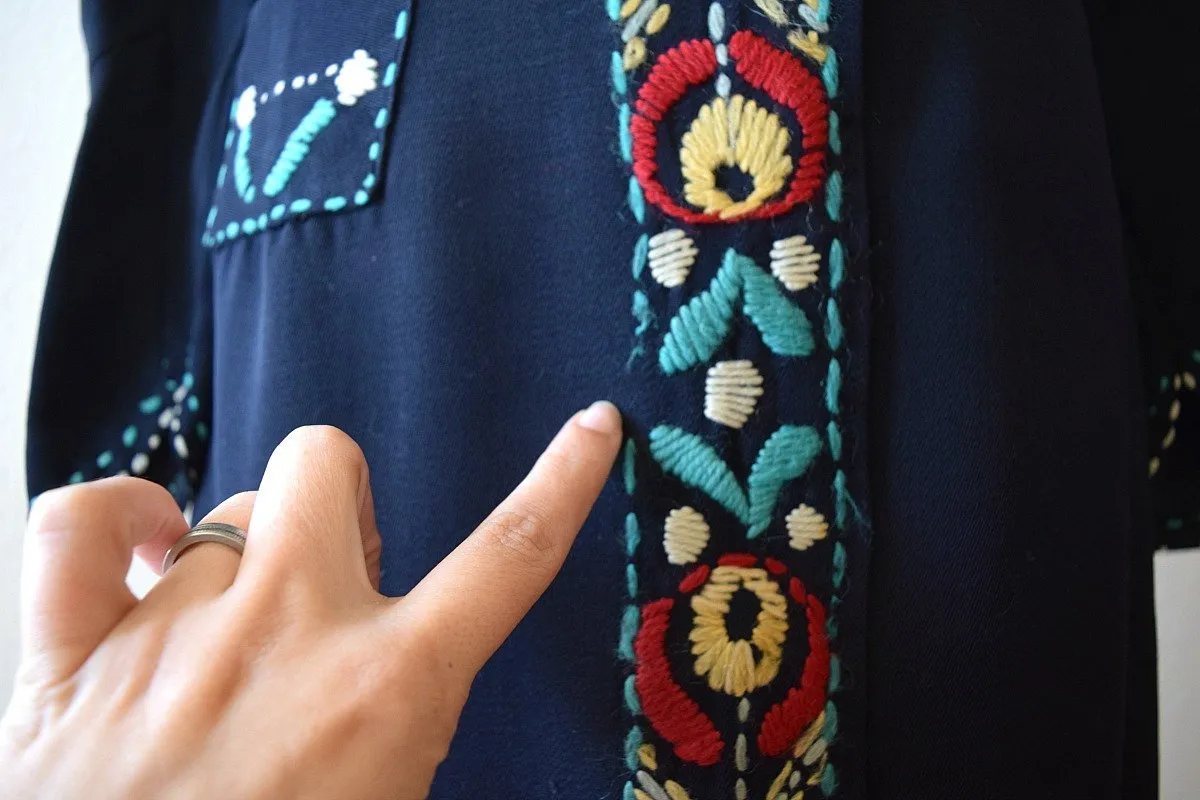 1930s embroidered dress . vintage 30s Arts and Crafts dress
