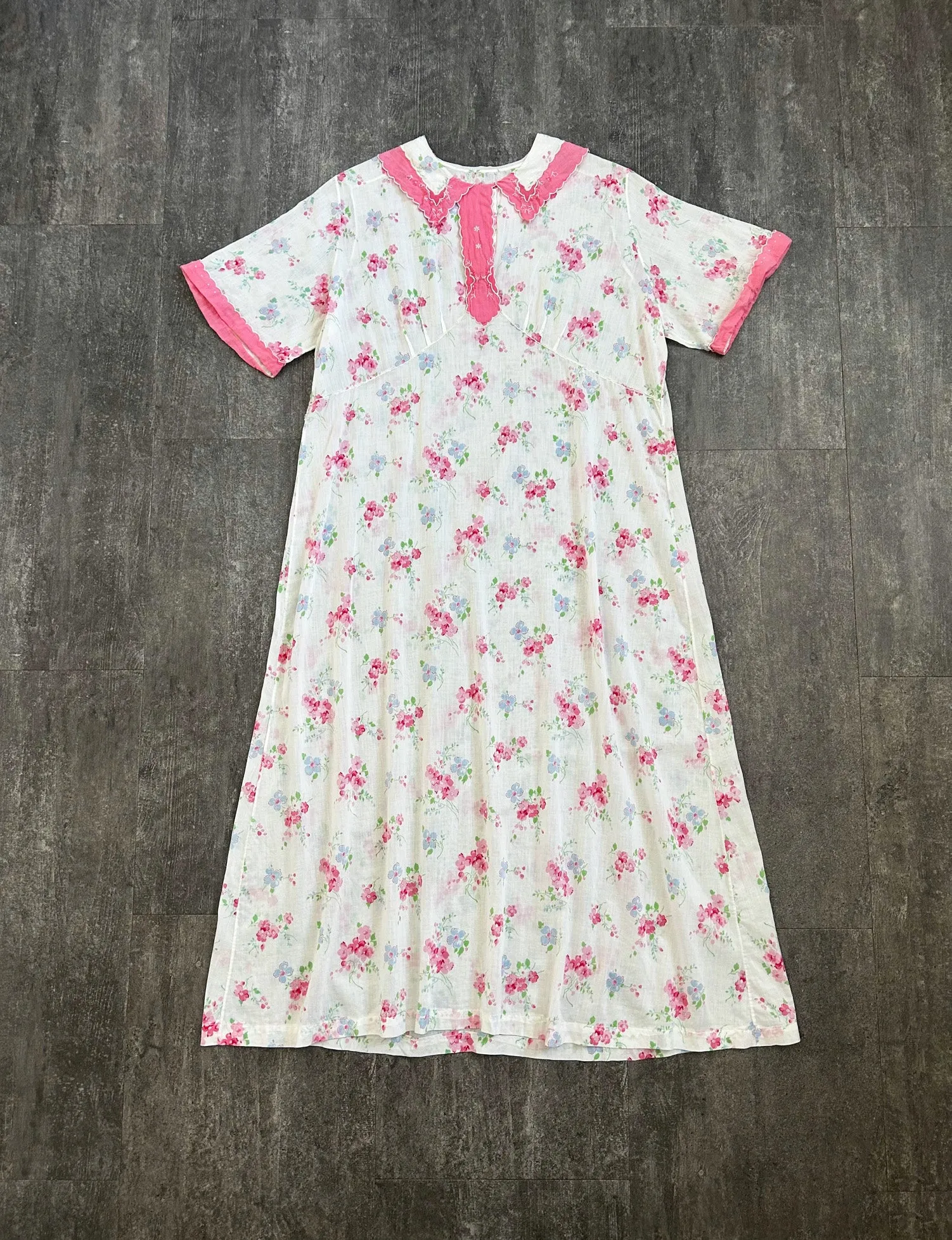 1930s floral print dress . pink and white dress . size large to xl