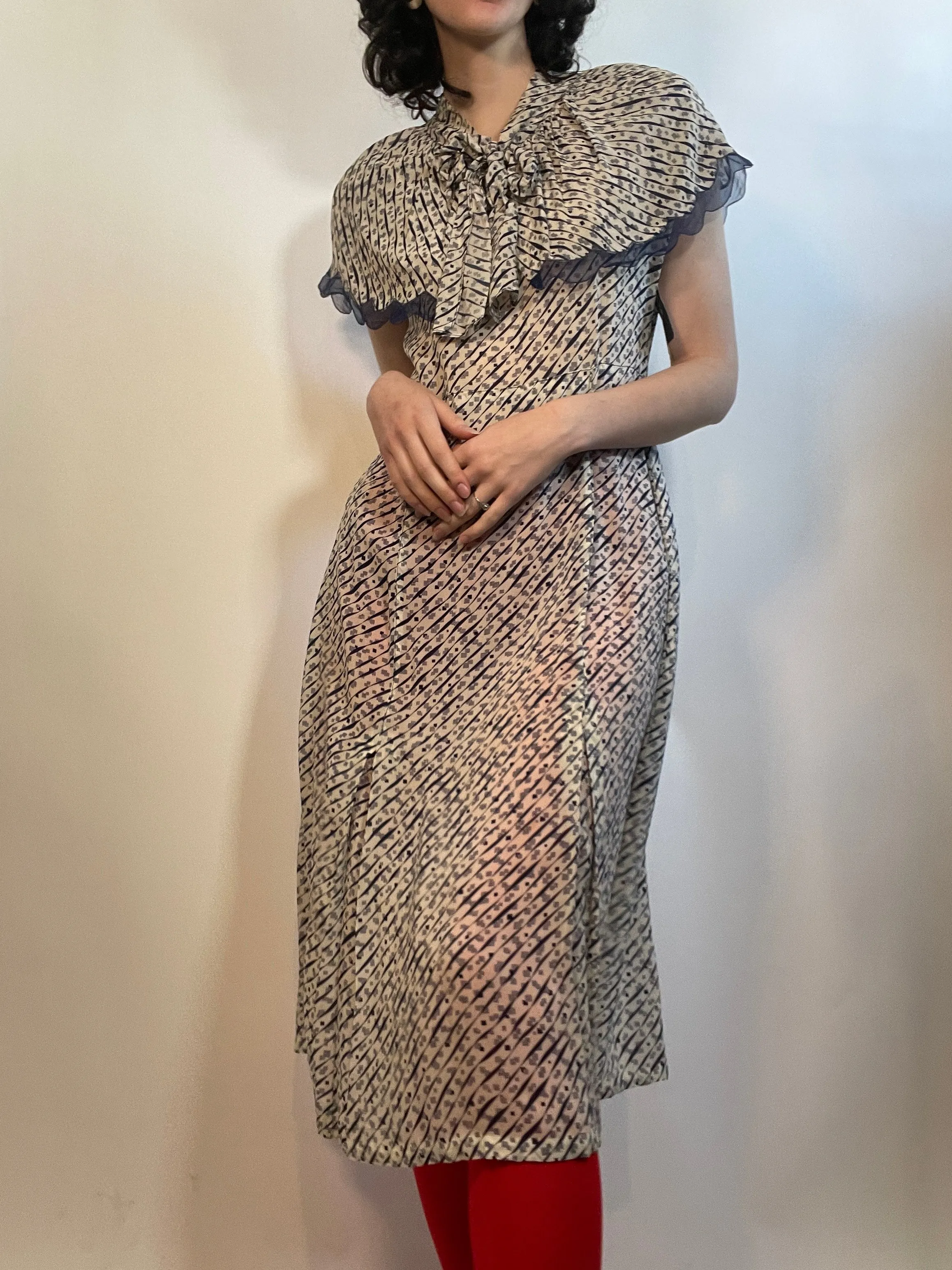 1930s Sheer Silky Dress w/ Scalloped Collar Edge. 36"/31"/44"