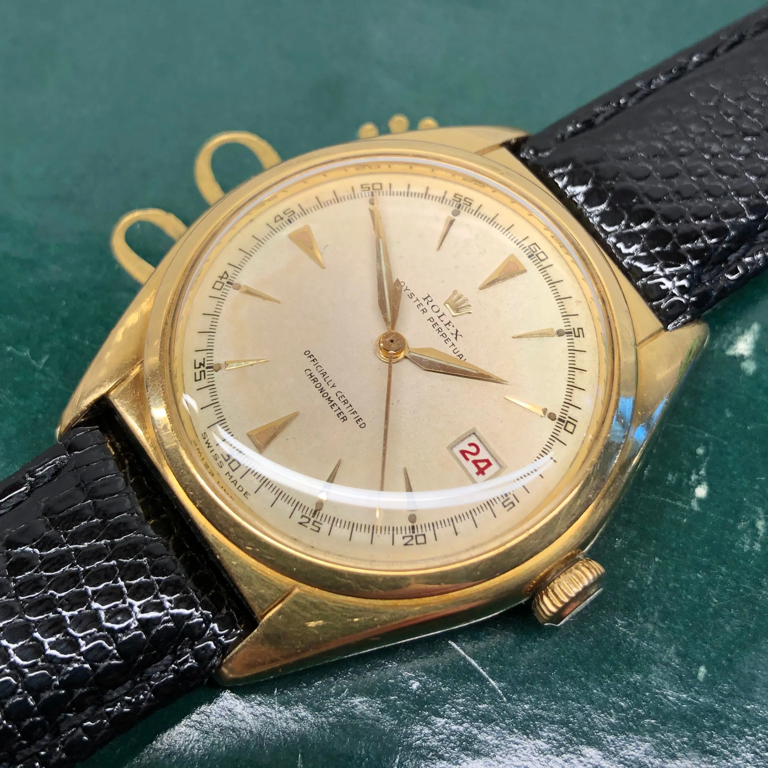 1949 Rolex Ovettone 5030 18K Yellow Gold Oyster Perpetual Big Bubbleback Roulette Wristwatch