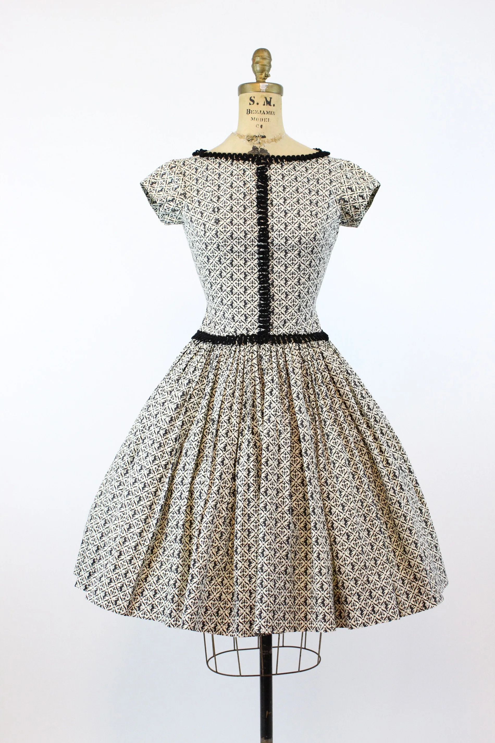 1950s lions and fleur de lys cotton dress xs | new spring