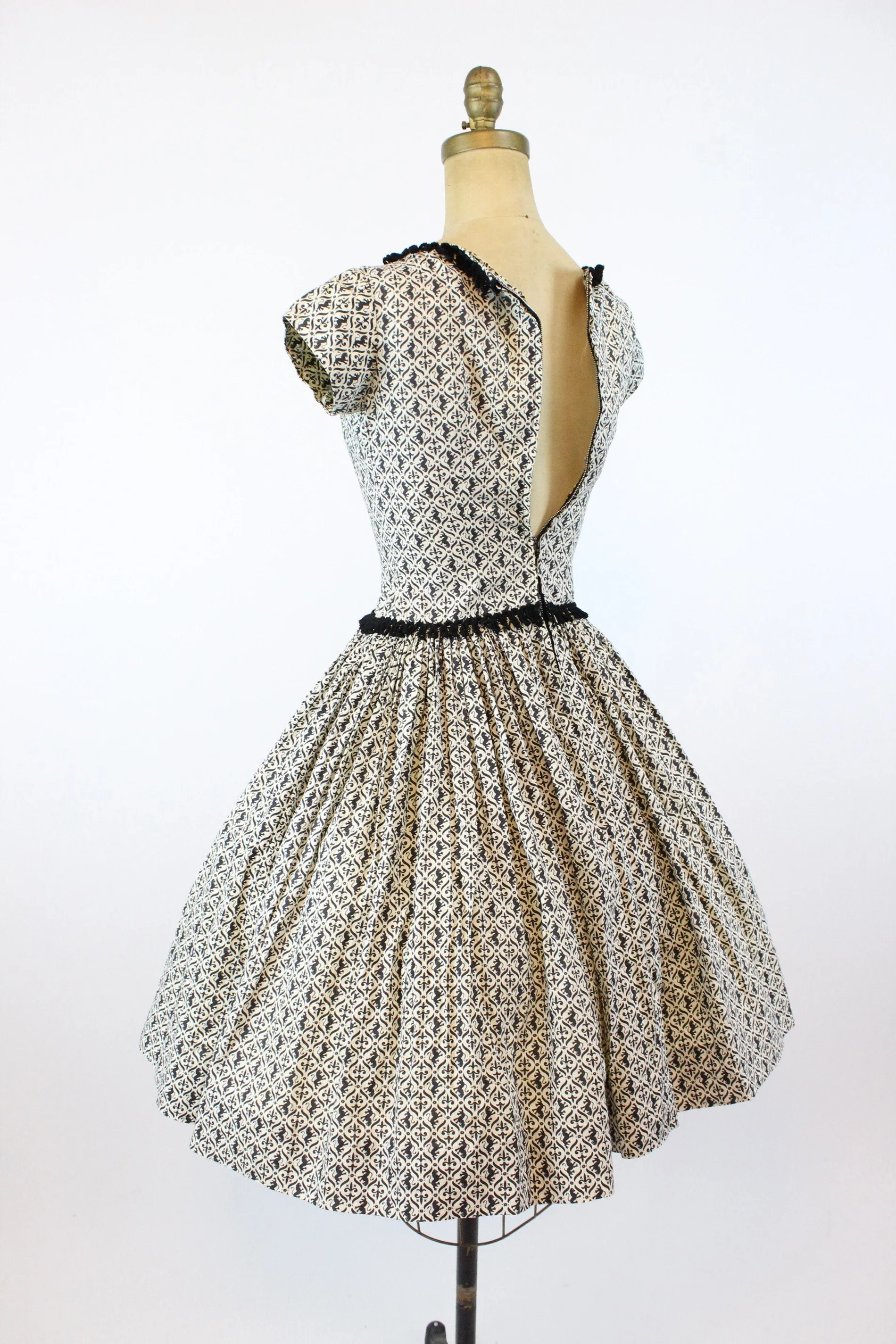 1950s lions and fleur de lys cotton dress xs | new spring