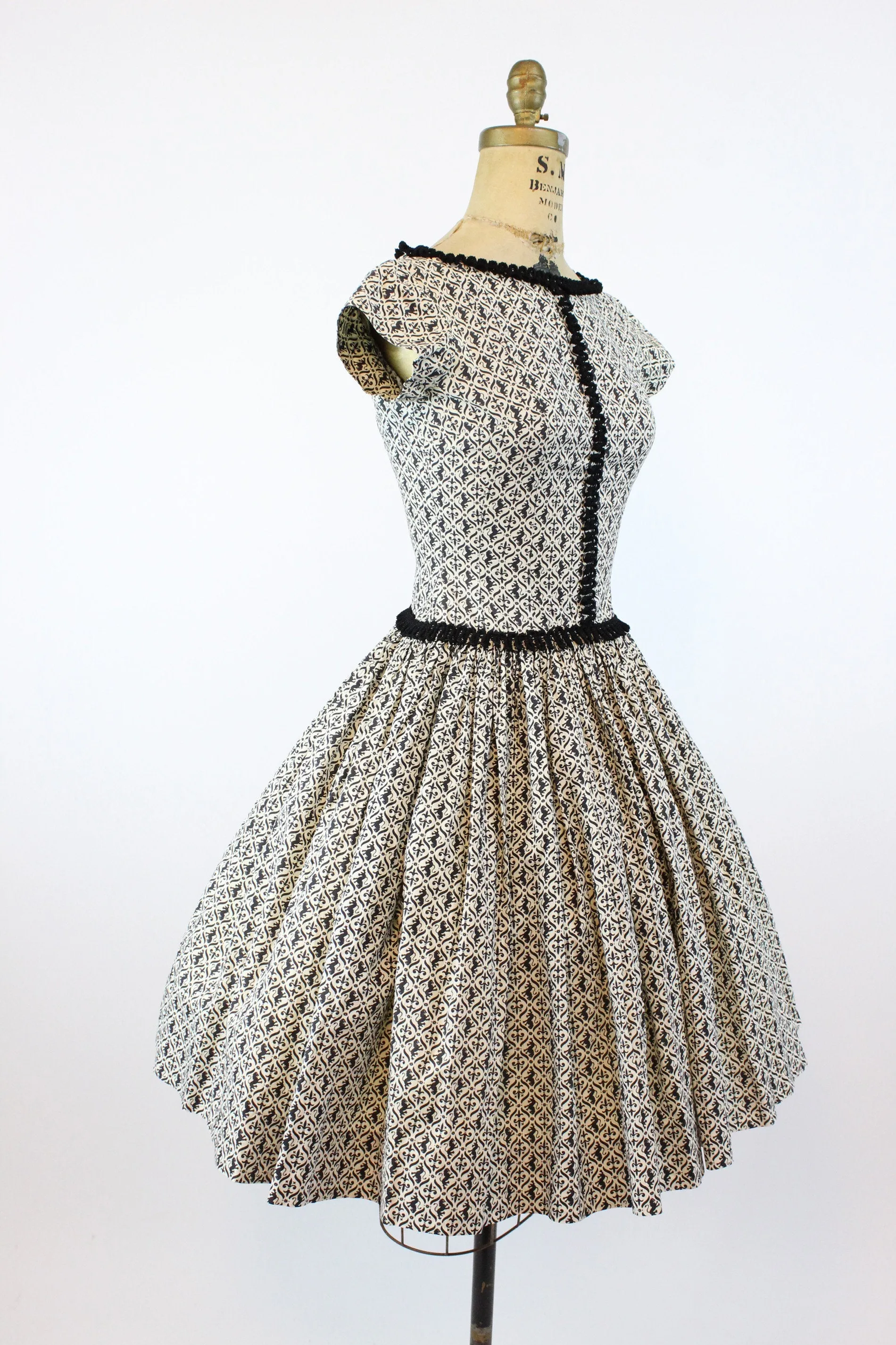 1950s lions and fleur de lys cotton dress xs | new spring