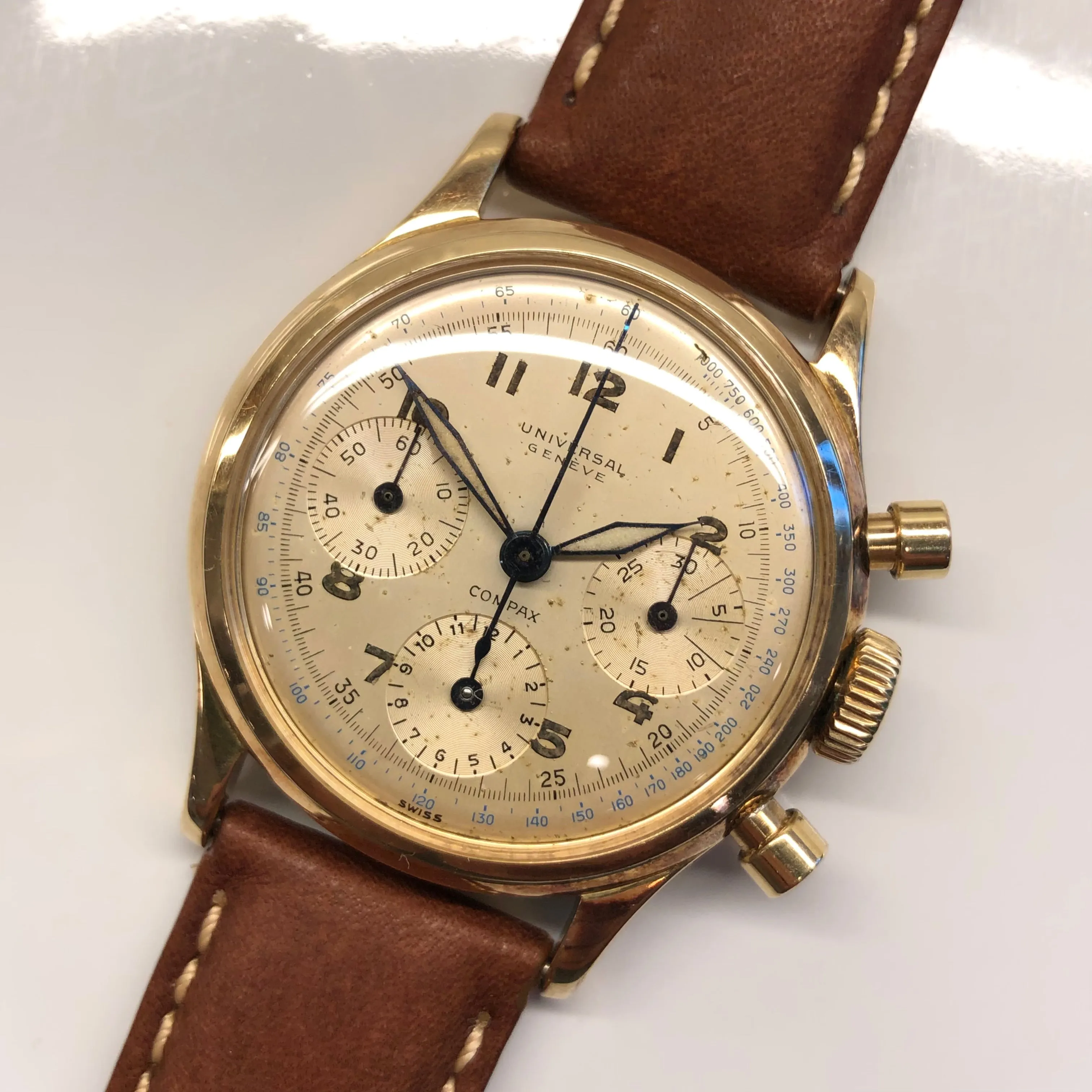 1950s Universal Geneve Compax 52215 Chronograph 14K Yellow Gold Caliber 281 Wristwatch