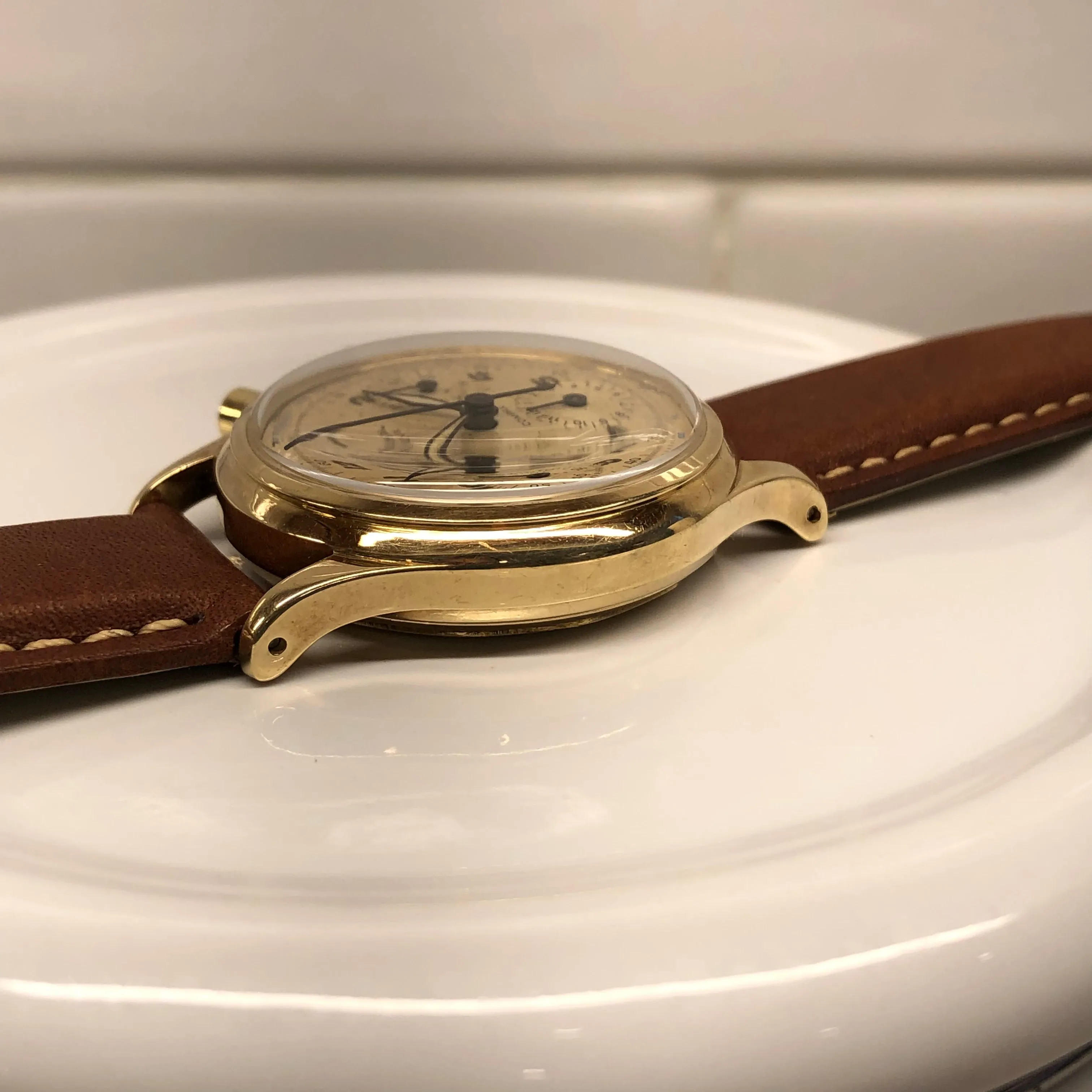 1950s Universal Geneve Compax 52215 Chronograph 14K Yellow Gold Caliber 281 Wristwatch