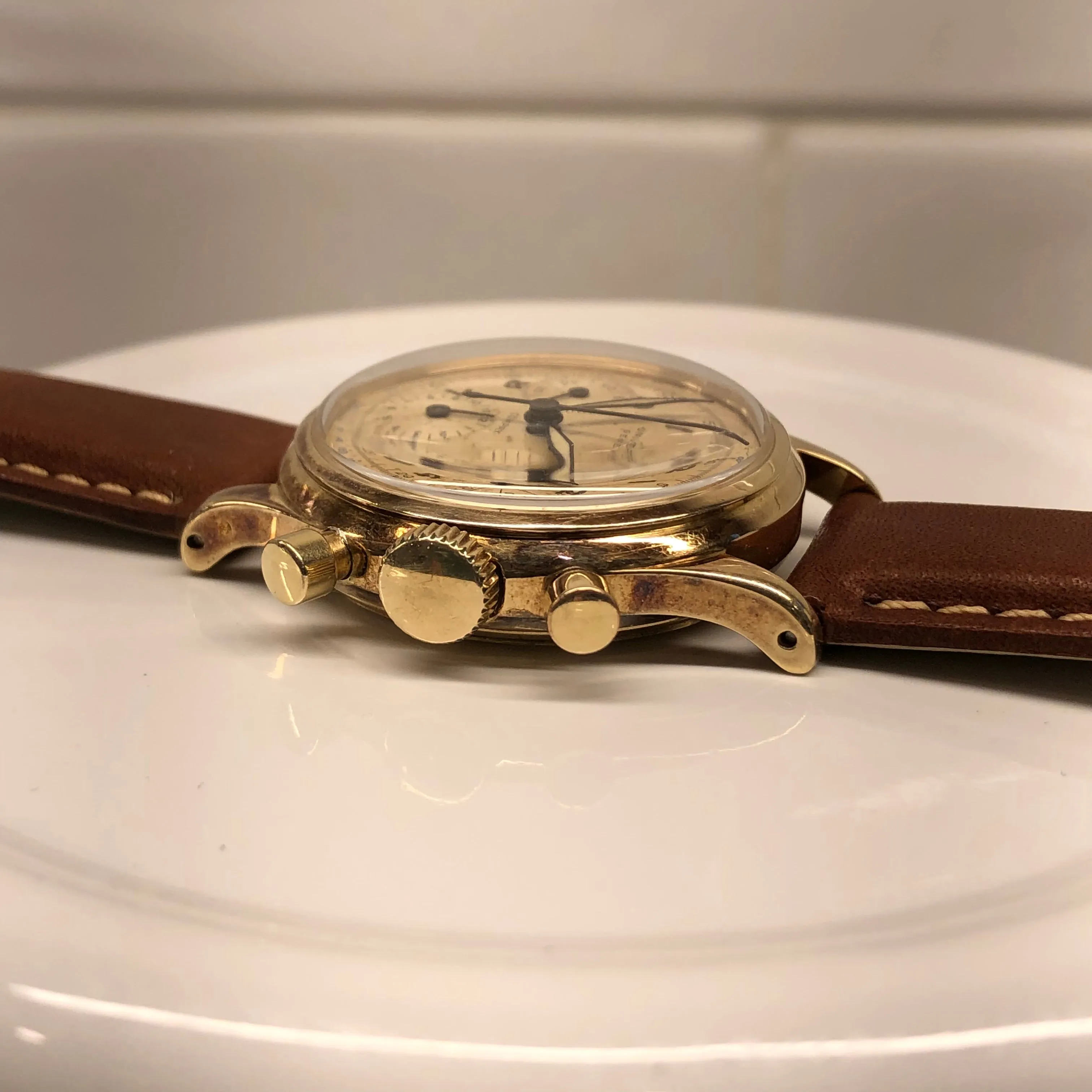 1950s Universal Geneve Compax 52215 Chronograph 14K Yellow Gold Caliber 281 Wristwatch