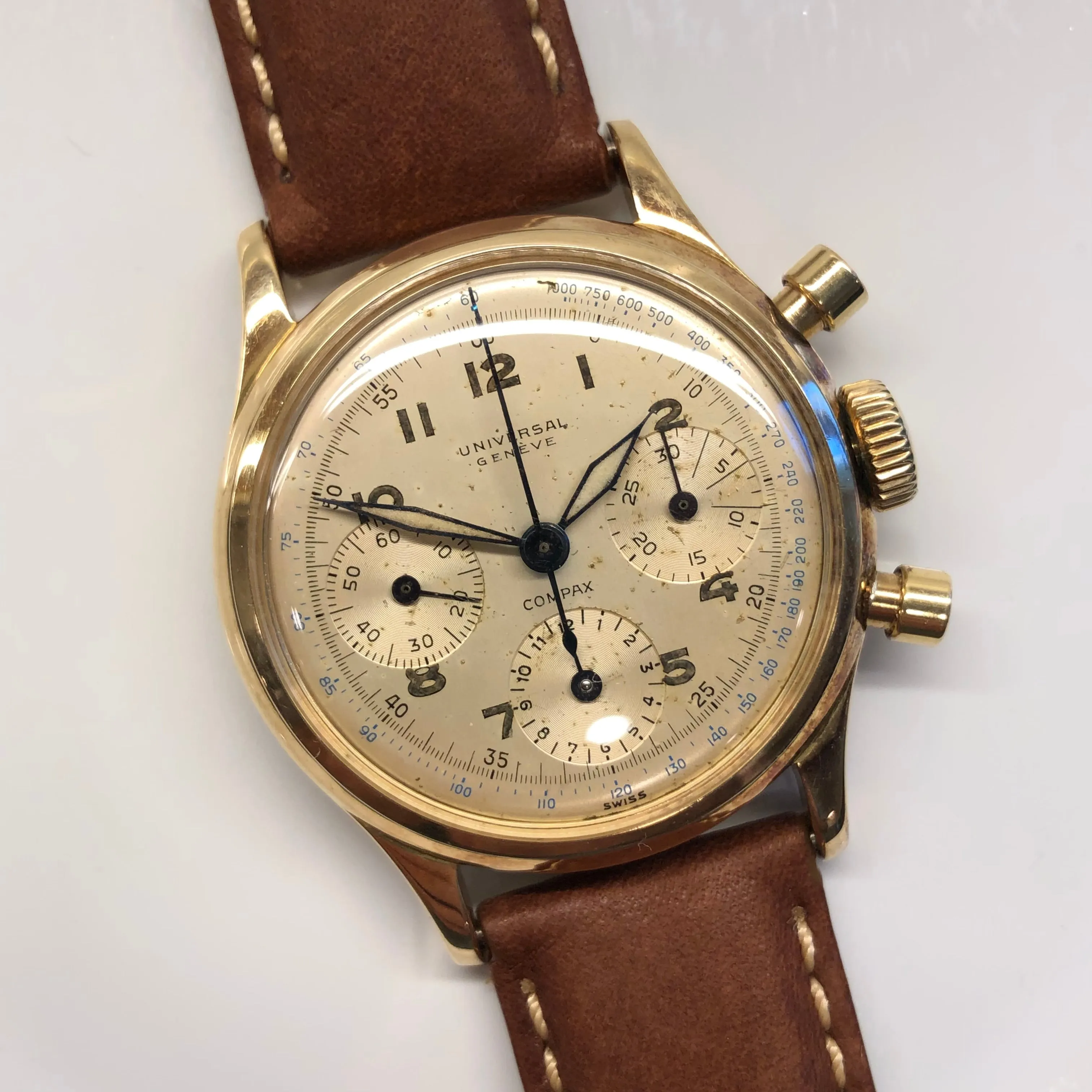 1950s Universal Geneve Compax 52215 Chronograph 14K Yellow Gold Caliber 281 Wristwatch