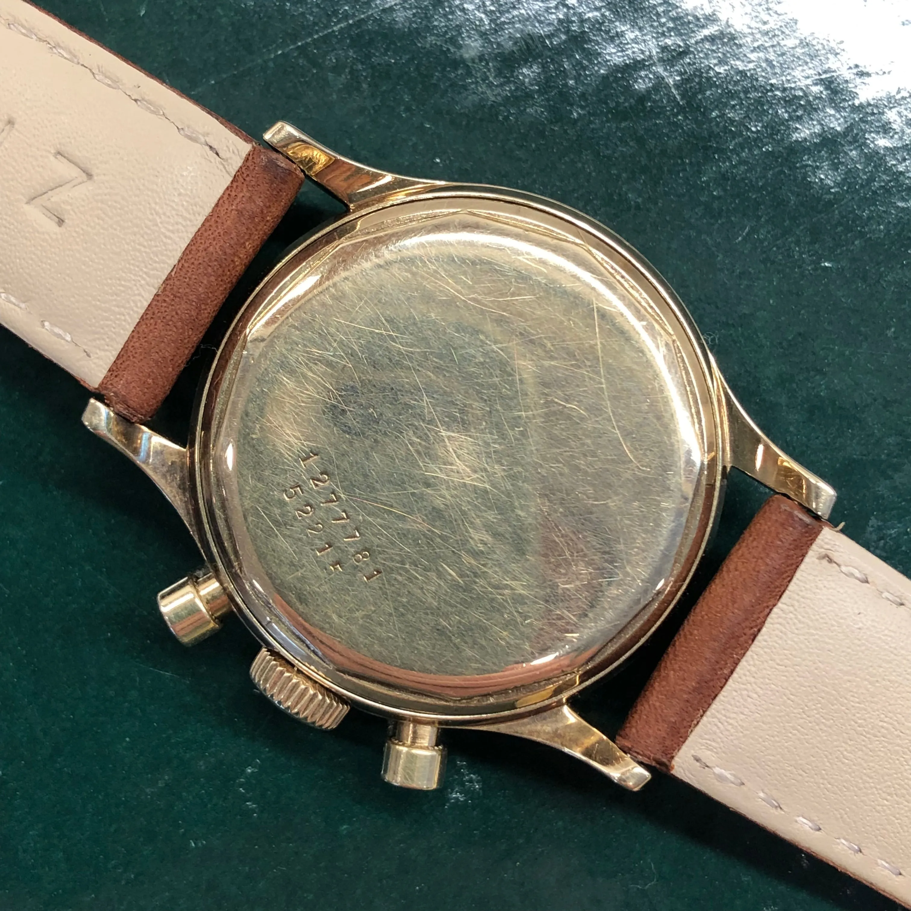 1950s Universal Geneve Compax 52215 Chronograph 14K Yellow Gold Caliber 281 Wristwatch