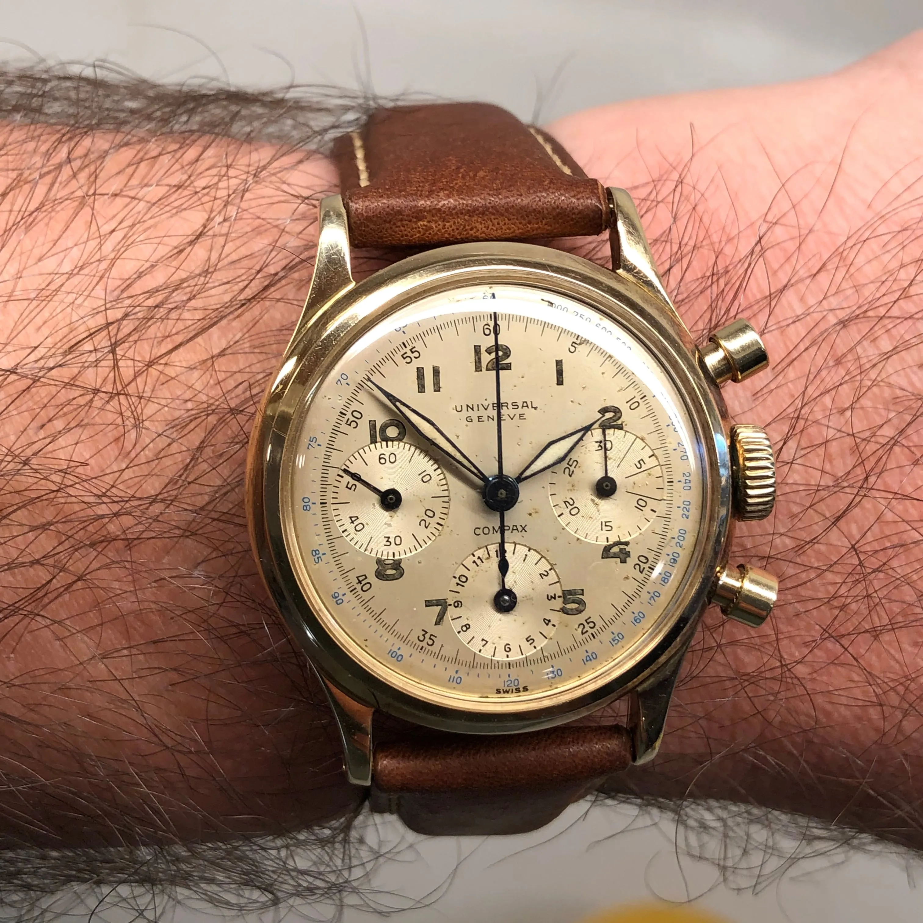 1950s Universal Geneve Compax 52215 Chronograph 14K Yellow Gold Caliber 281 Wristwatch