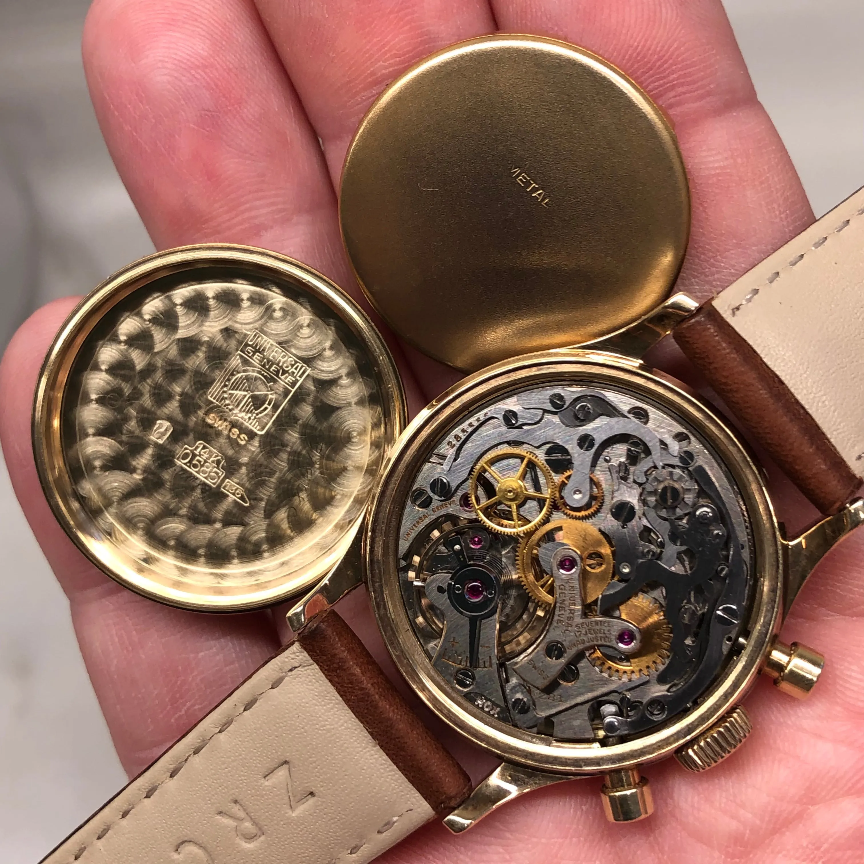 1950s Universal Geneve Compax 52215 Chronograph 14K Yellow Gold Caliber 281 Wristwatch