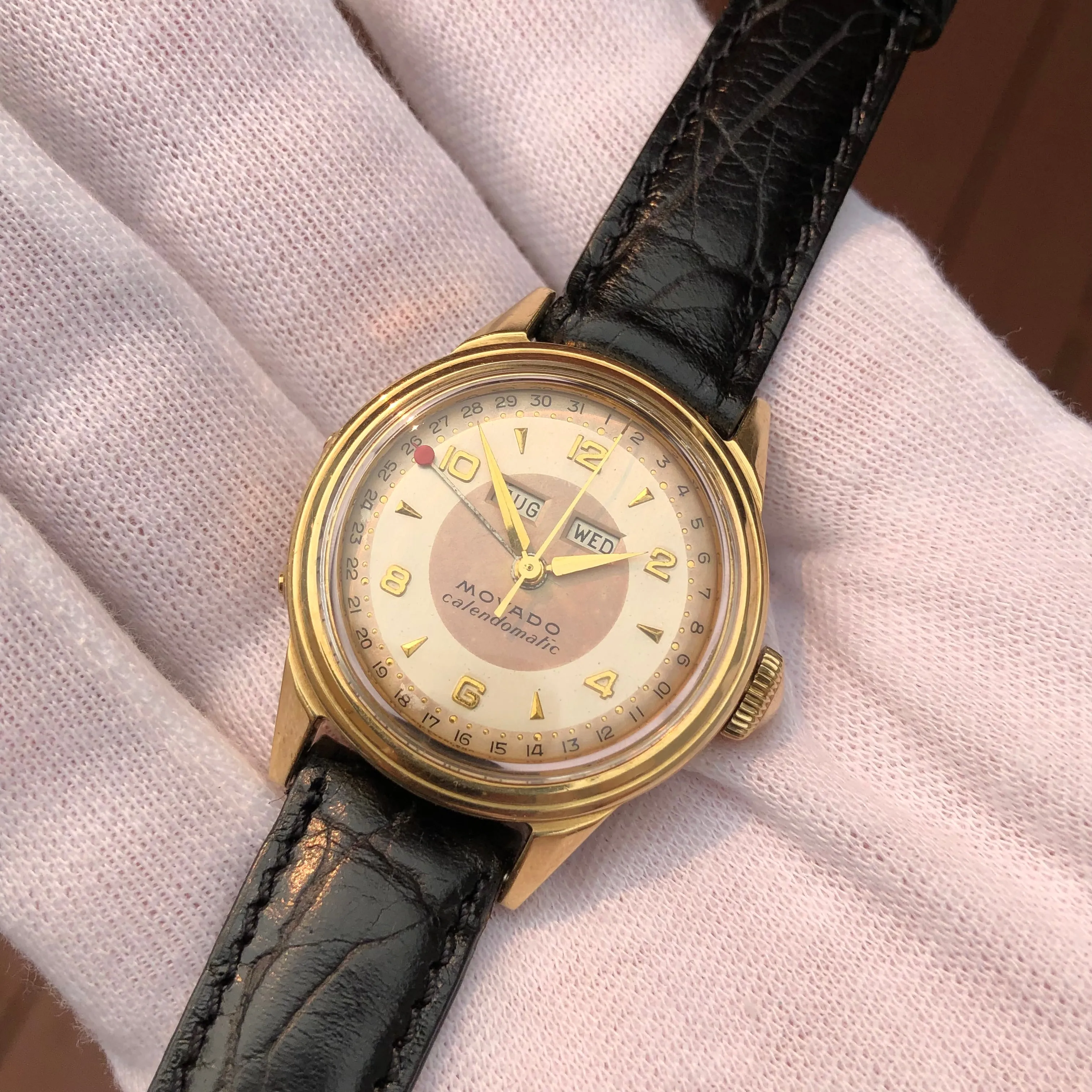 1950s Vintage Movado Calendomatic 46351 Triple Date 14K Yellow Gold Automatic Wristwatch