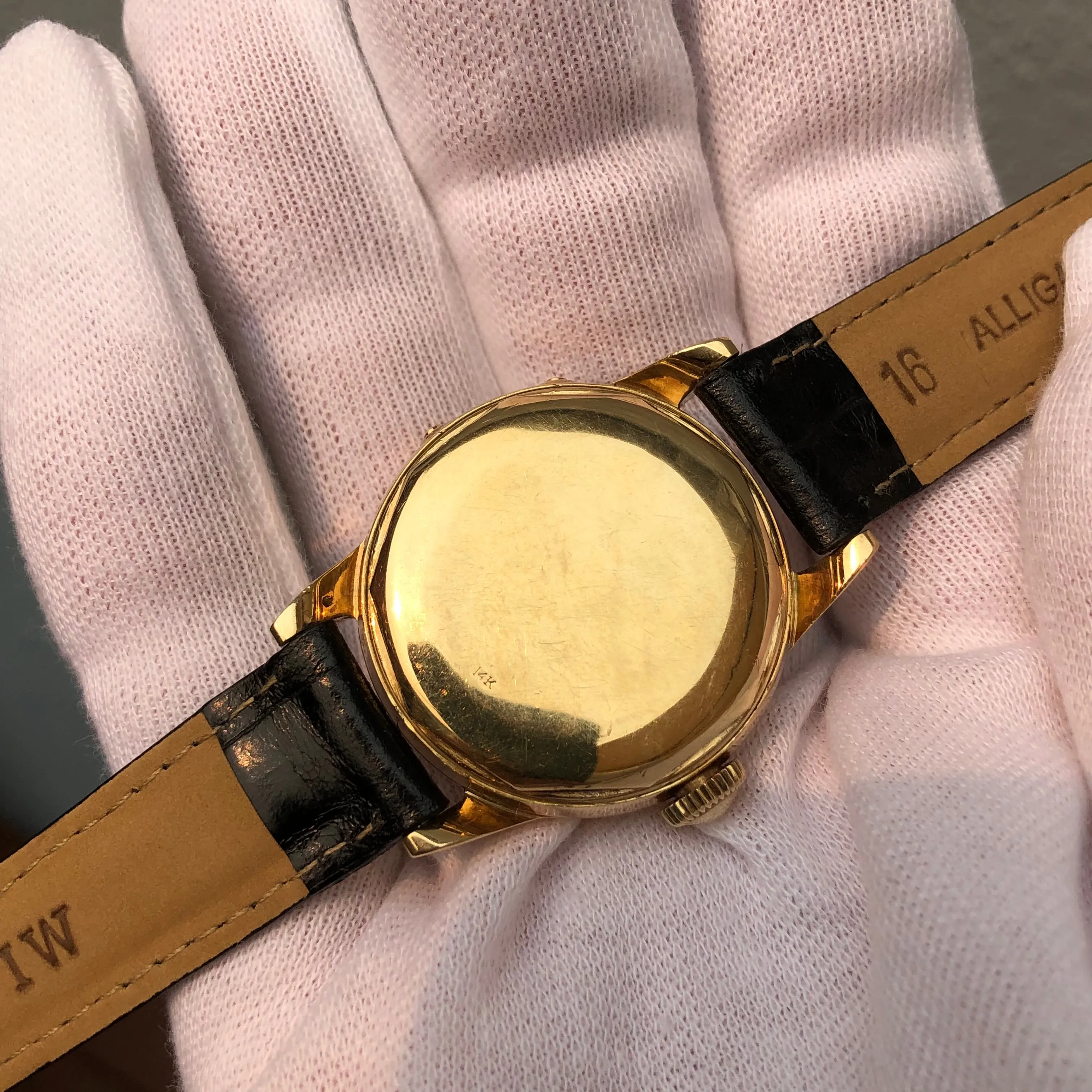 1950s Vintage Movado Calendomatic 46351 Triple Date 14K Yellow Gold Automatic Wristwatch