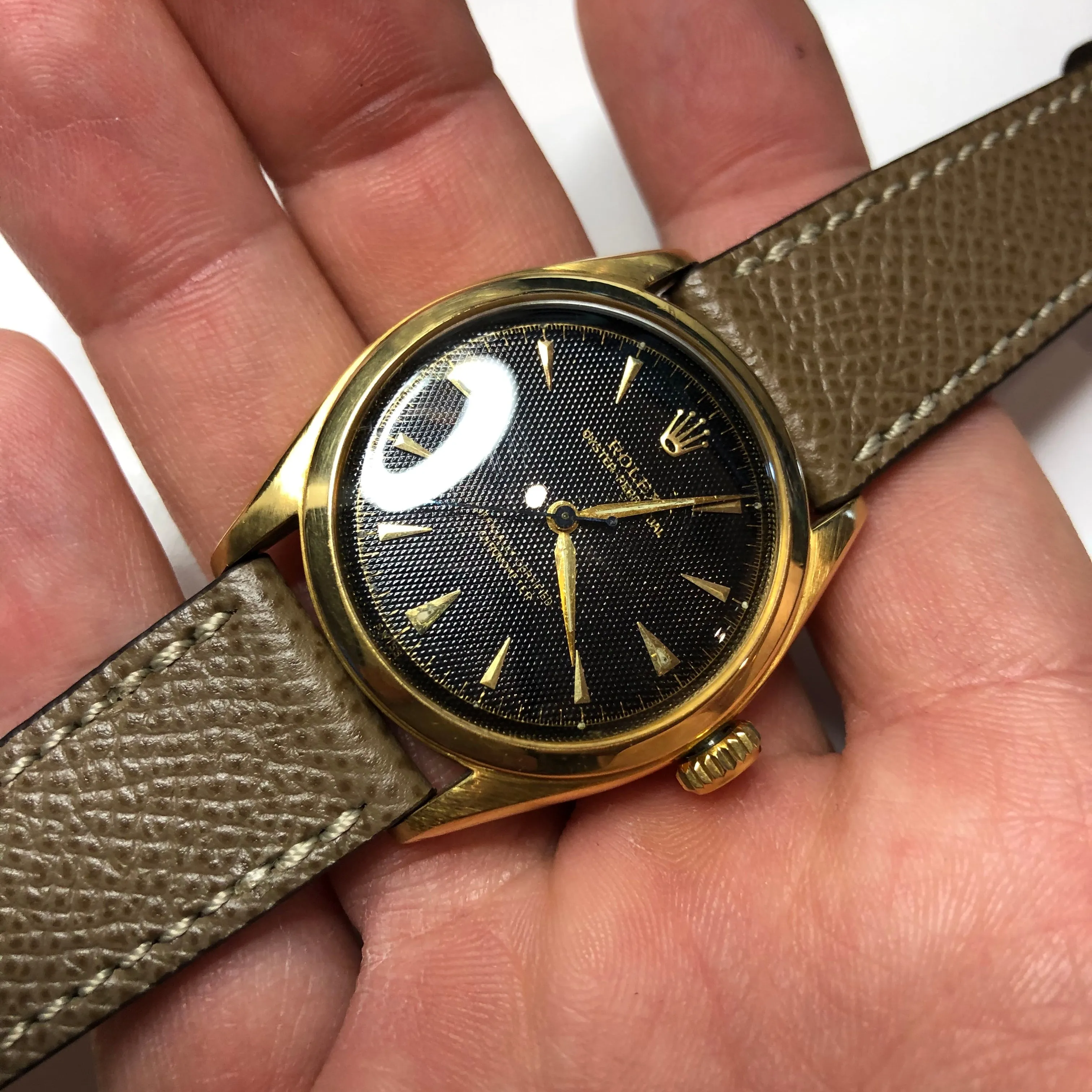 1958 Rolex Oyster Perpetual 6084 Gilt 18K Yellow Gold Black Honeycomb Automatic Wristwatch
