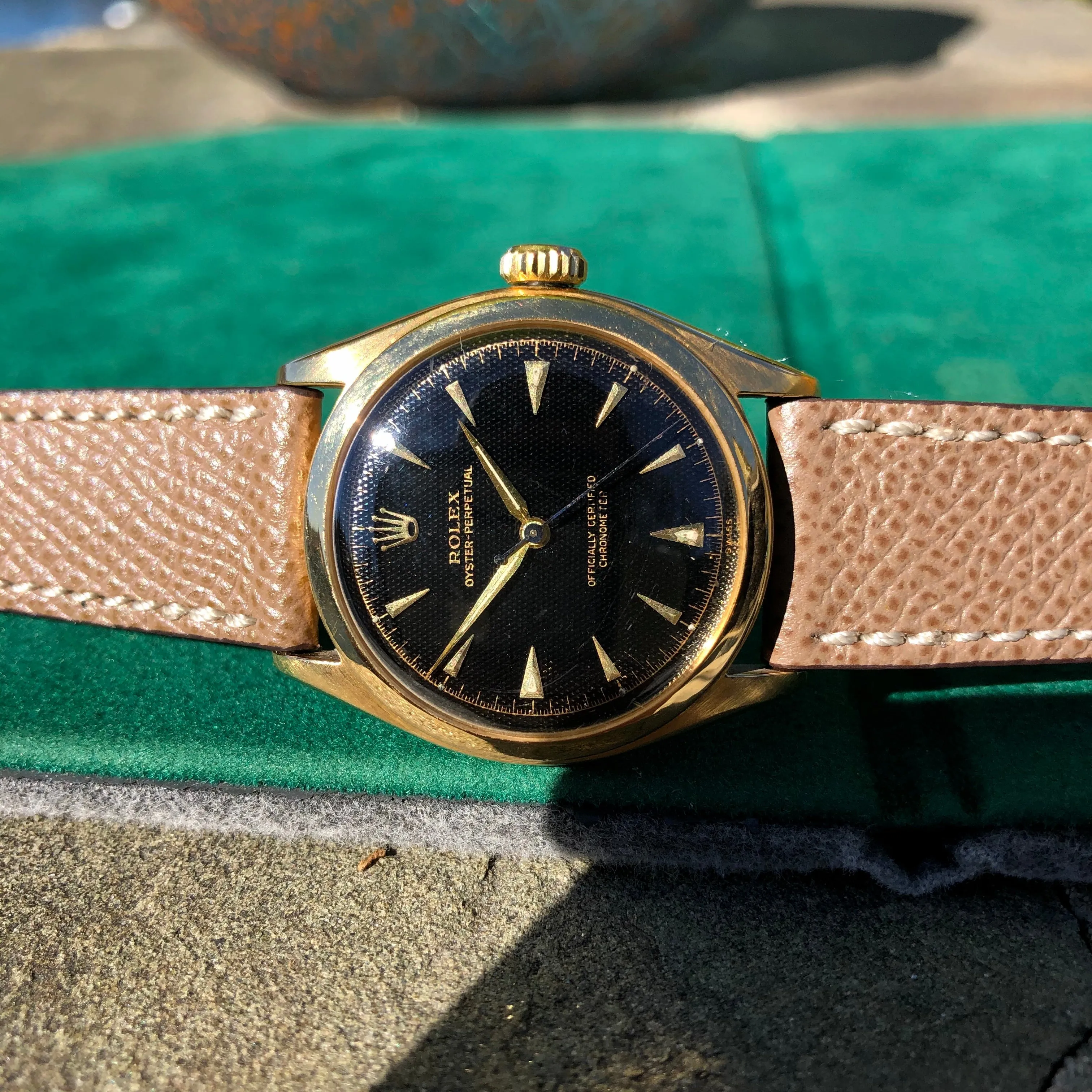 1958 Rolex Oyster Perpetual 6084 Gilt 18K Yellow Gold Black Honeycomb Automatic Wristwatch