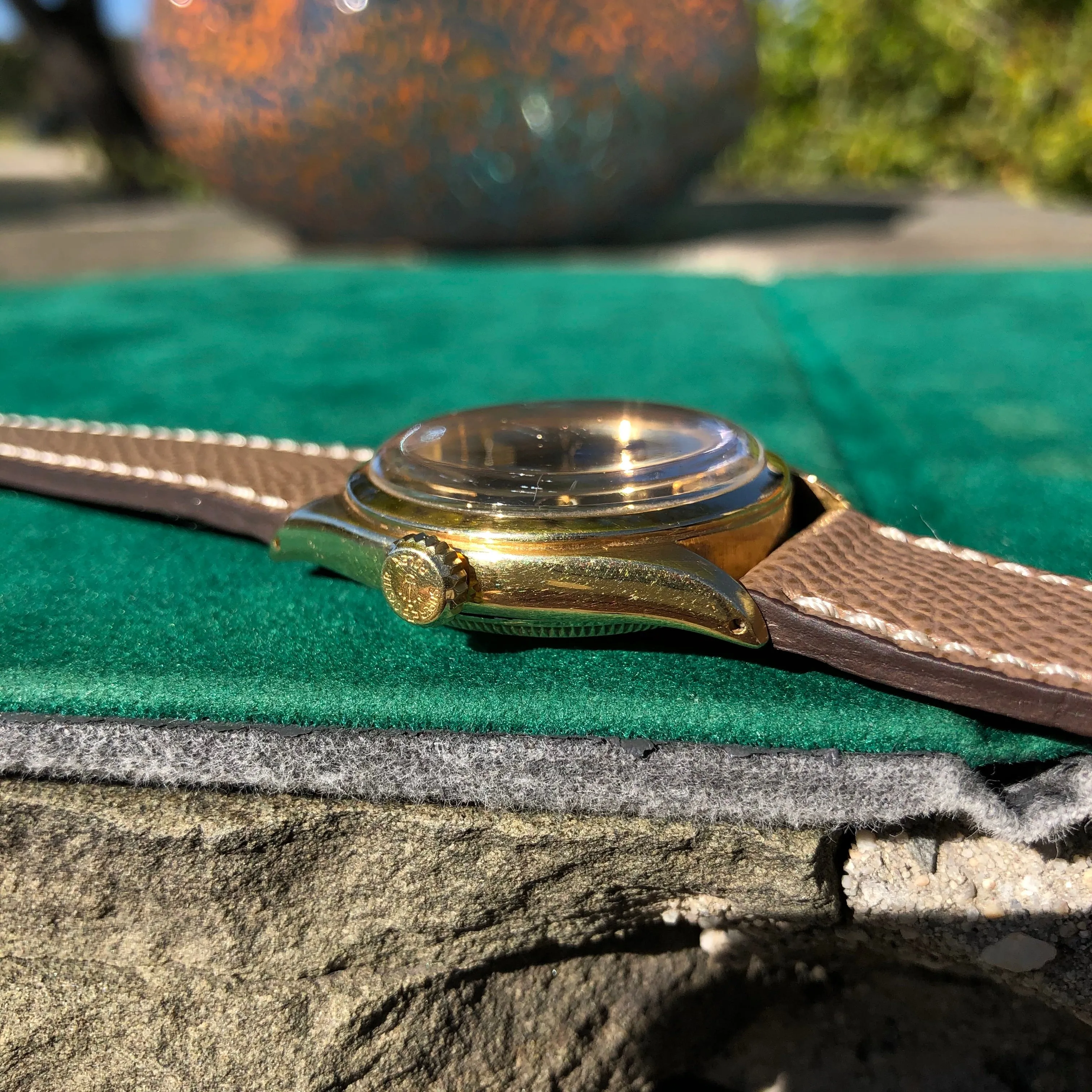 1958 Rolex Oyster Perpetual 6084 Gilt 18K Yellow Gold Black Honeycomb Automatic Wristwatch
