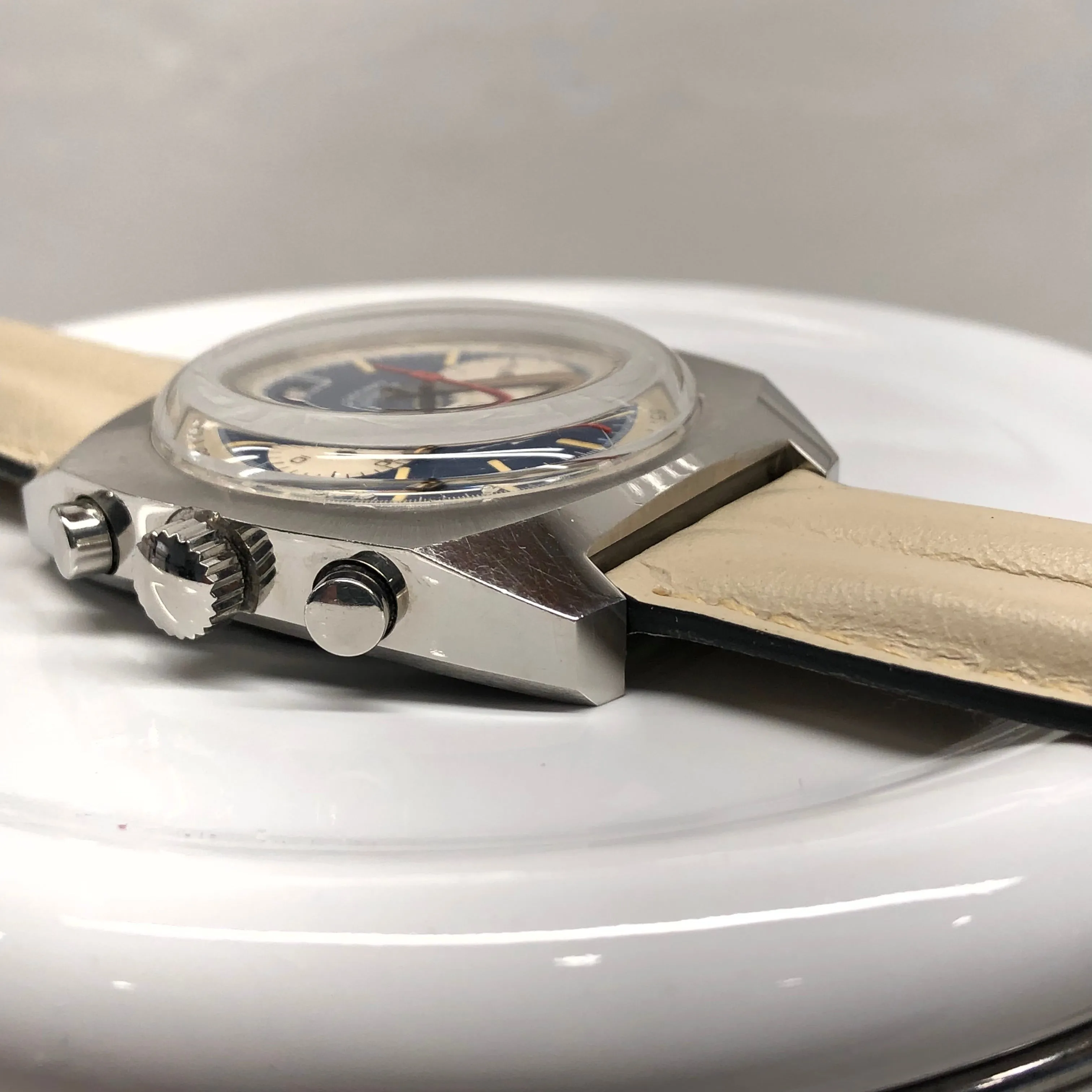 1970s Wittnauer Professional Chrono-Date 8031 Chronograph Valjoux 7734 Blue Wristwatch