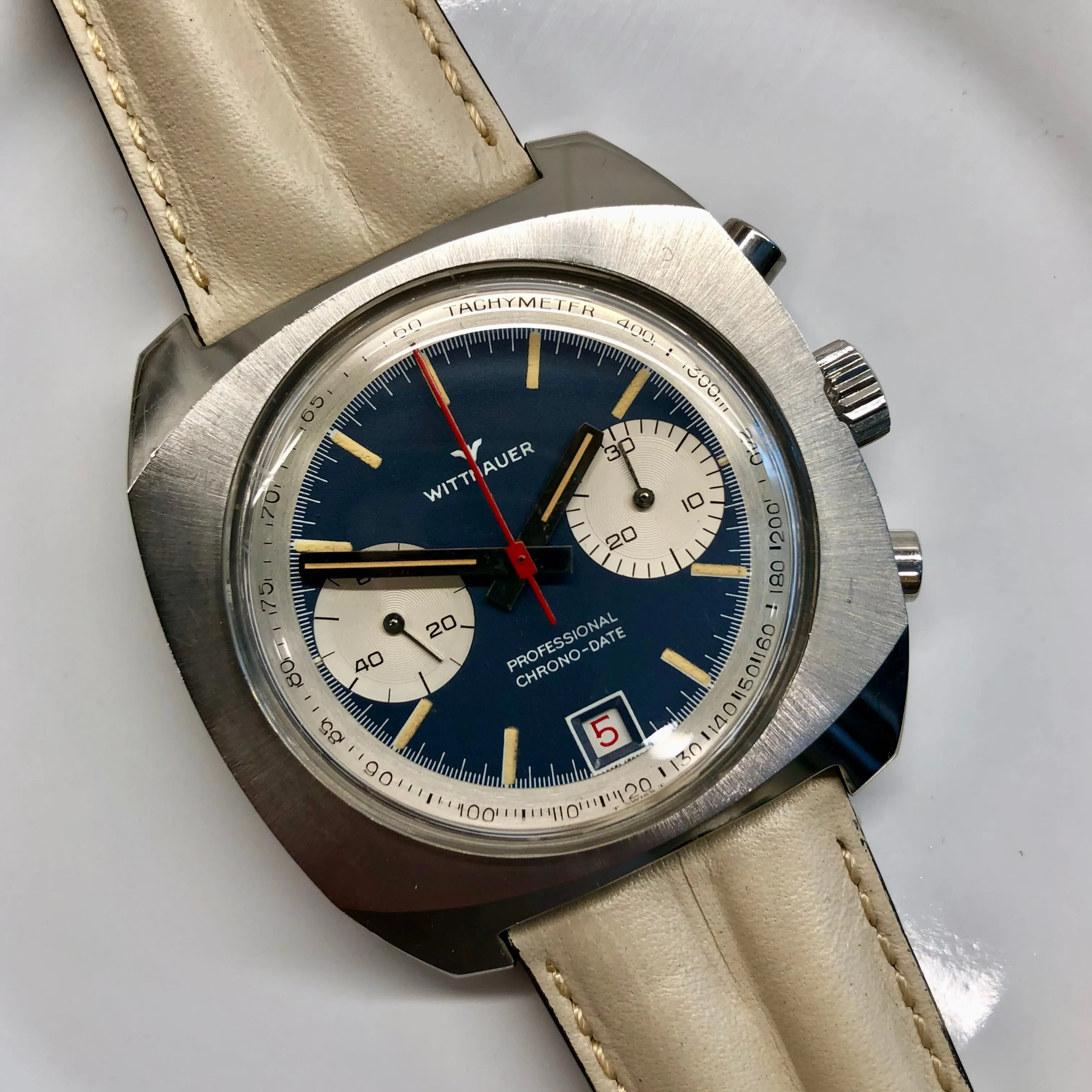 1970s Wittnauer Professional Chrono-Date 8031 Chronograph Valjoux 7734 Blue Wristwatch