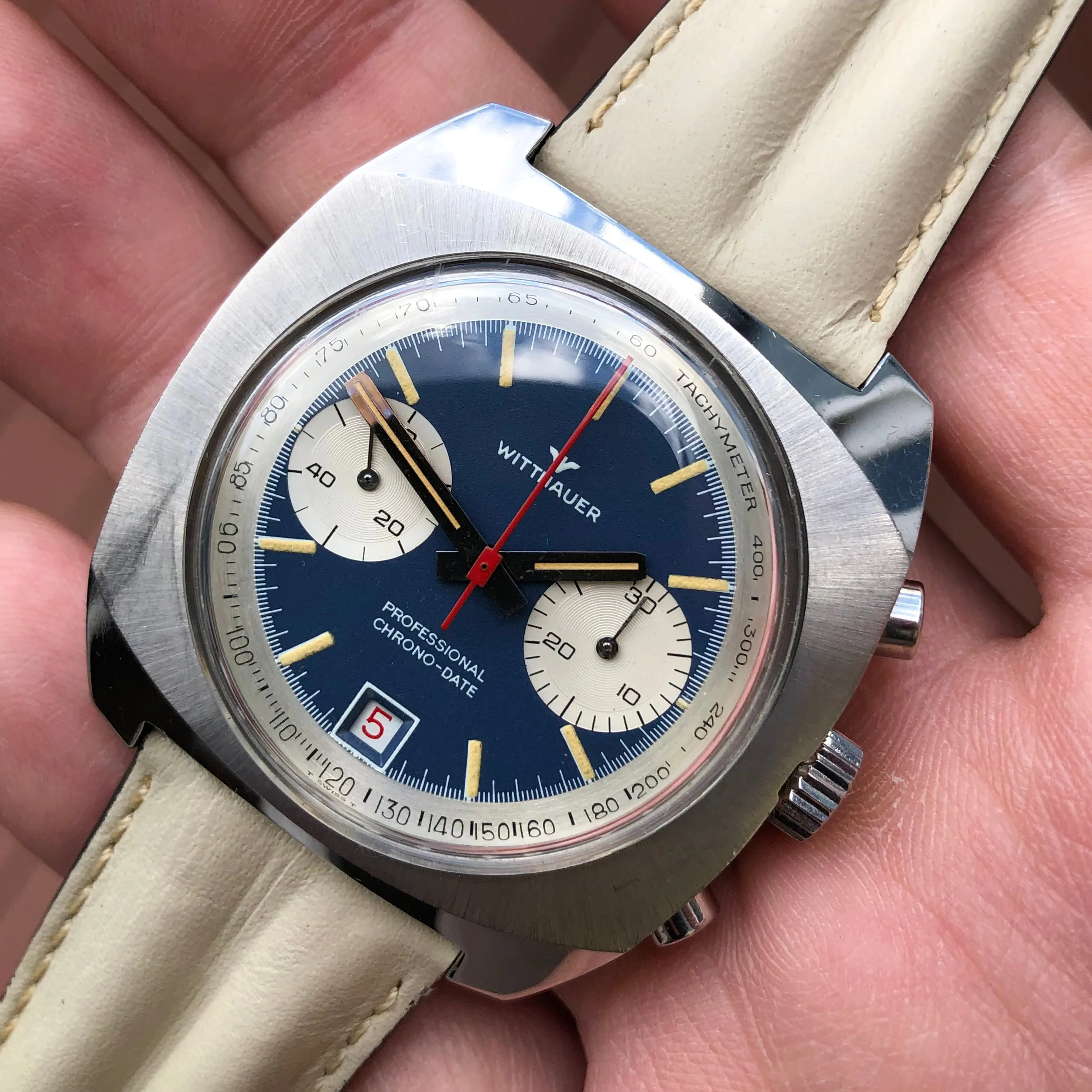 1970s Wittnauer Professional Chrono-Date 8031 Chronograph Valjoux 7734 Blue Wristwatch
