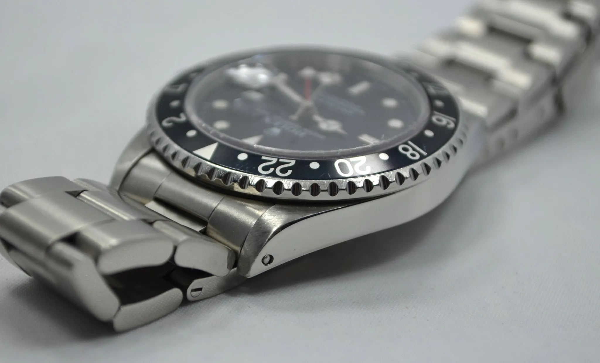 1993 Rolex GMT Master 16700 Stainless Steel Oyster "S" Serial Wristwatch