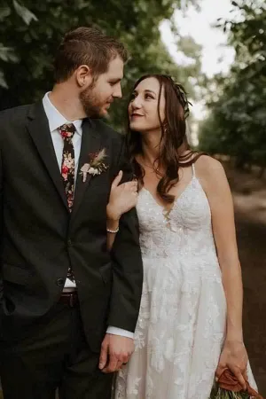 A-line Spaghetti Straps V-neck Wedding Dresses With Lace Appliques TN303