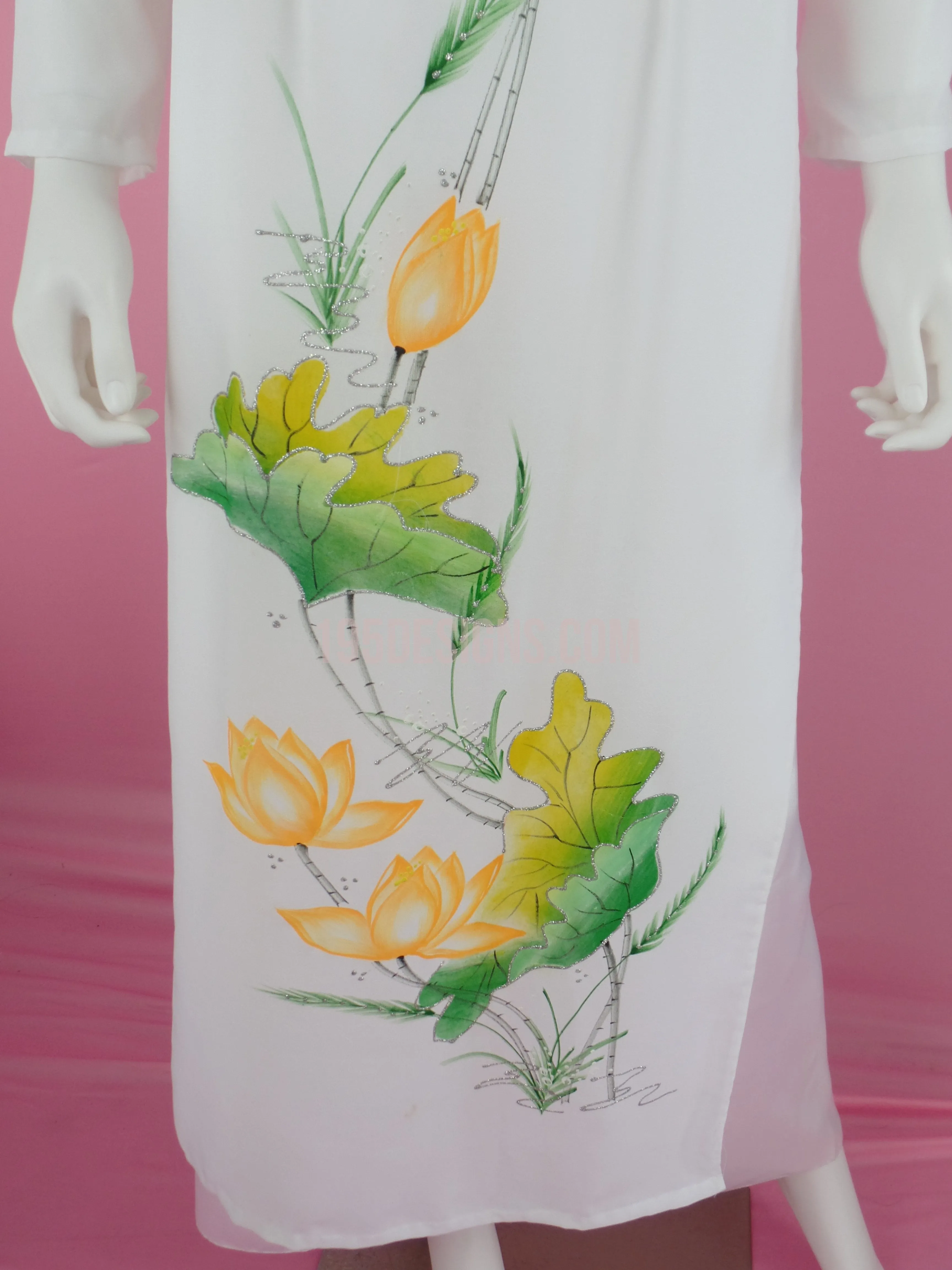 Ao Dai Sen Trắng Vẽ Sen Cam