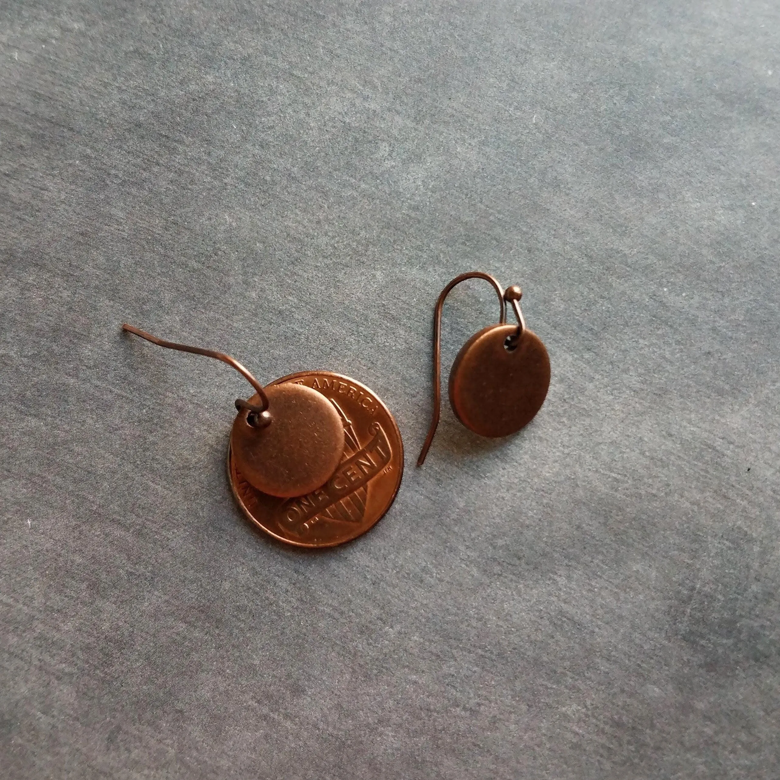 Copper Disk Earrings, round copper dangle earring, antique copper earring, small flat disk earring, lightweight copper earring, aged copper