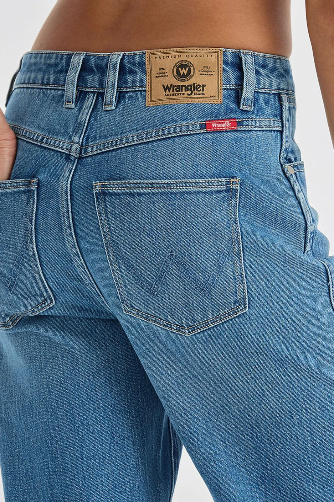 Hi Claudia Crop | Live Blue