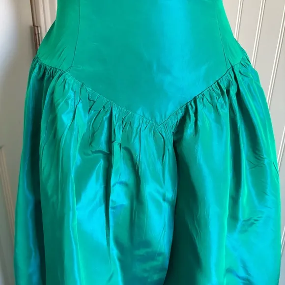 Iridescent Taffeta Jade Tea Length Dress with Gathered Sleeves size 10