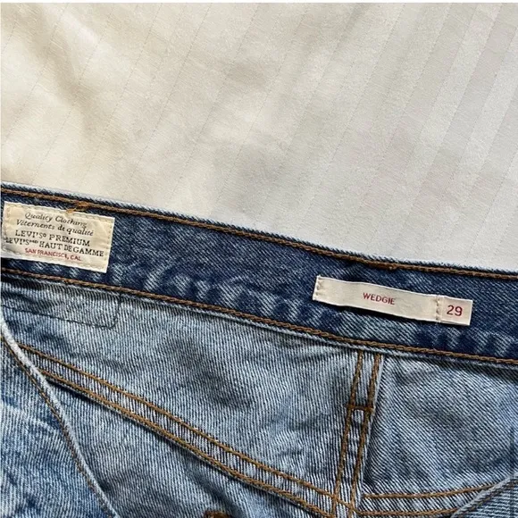 Levi's Premium Wedgie Icon Fit Frayed Hem High rise Jean Shut Up Blue size 29