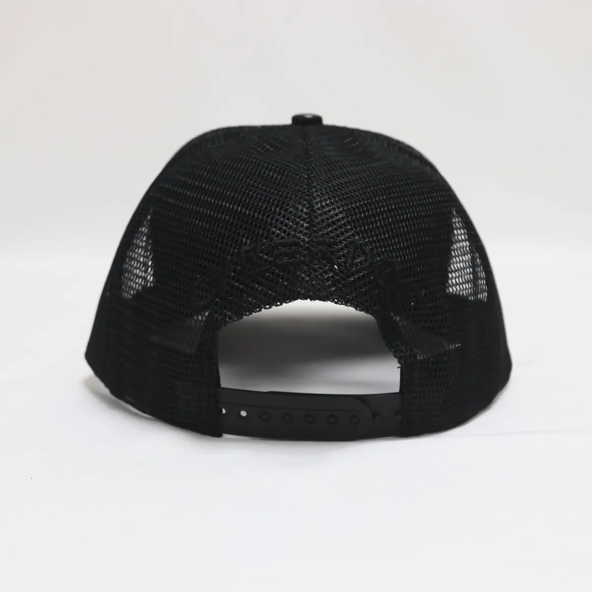 LOGO MESH TRUCKER CAP