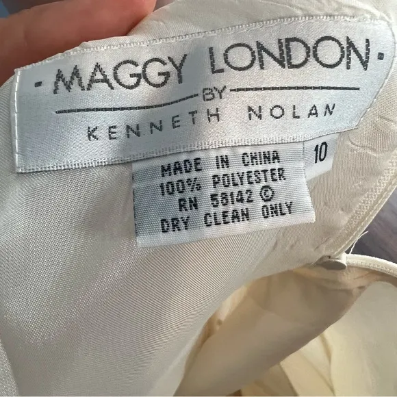 Maggy London by Kenneth Nolan Off White Vintage Short Sleeve Dress