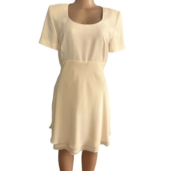 Maggy London by Kenneth Nolan Off White Vintage Short Sleeve Dress