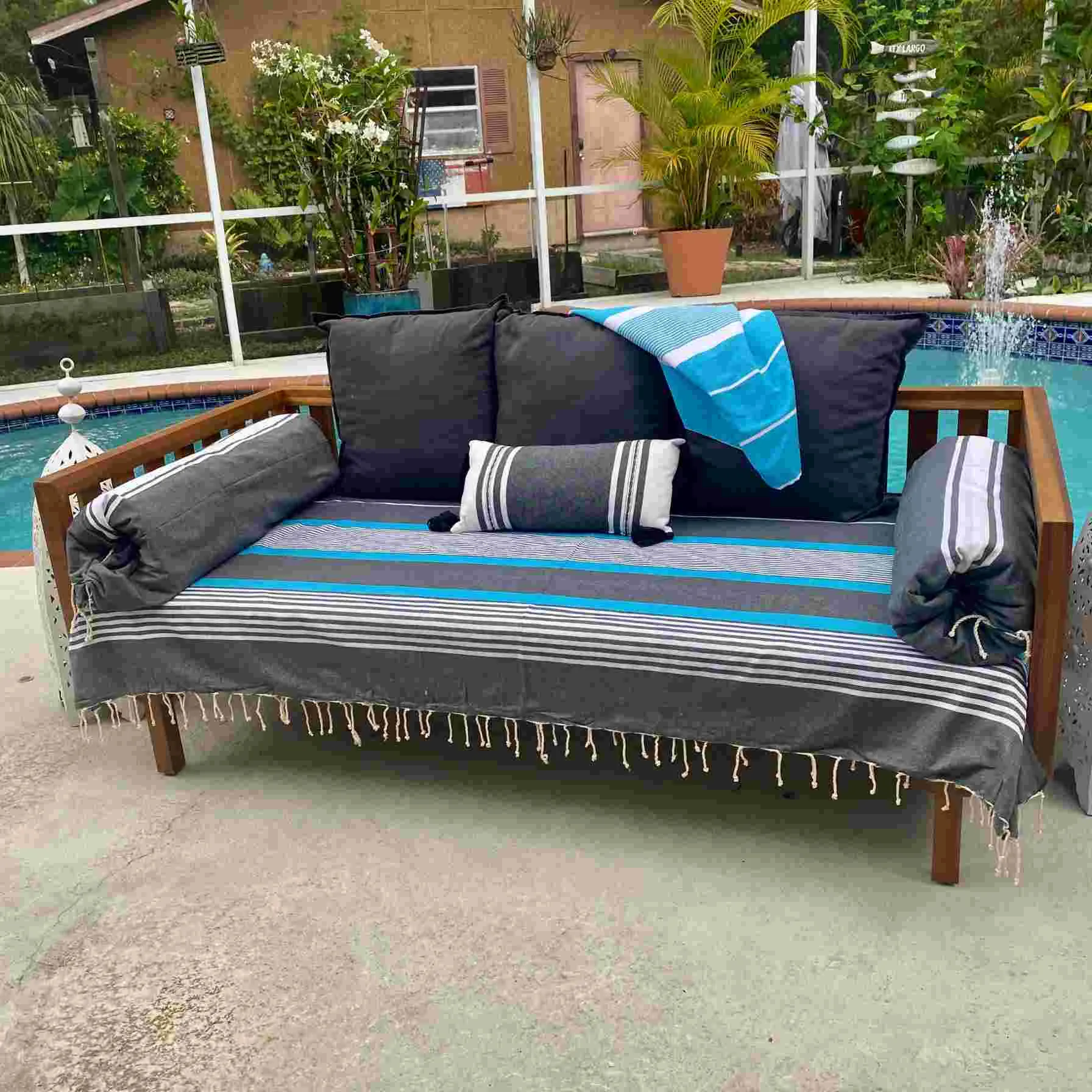 Nautica Fouta Square