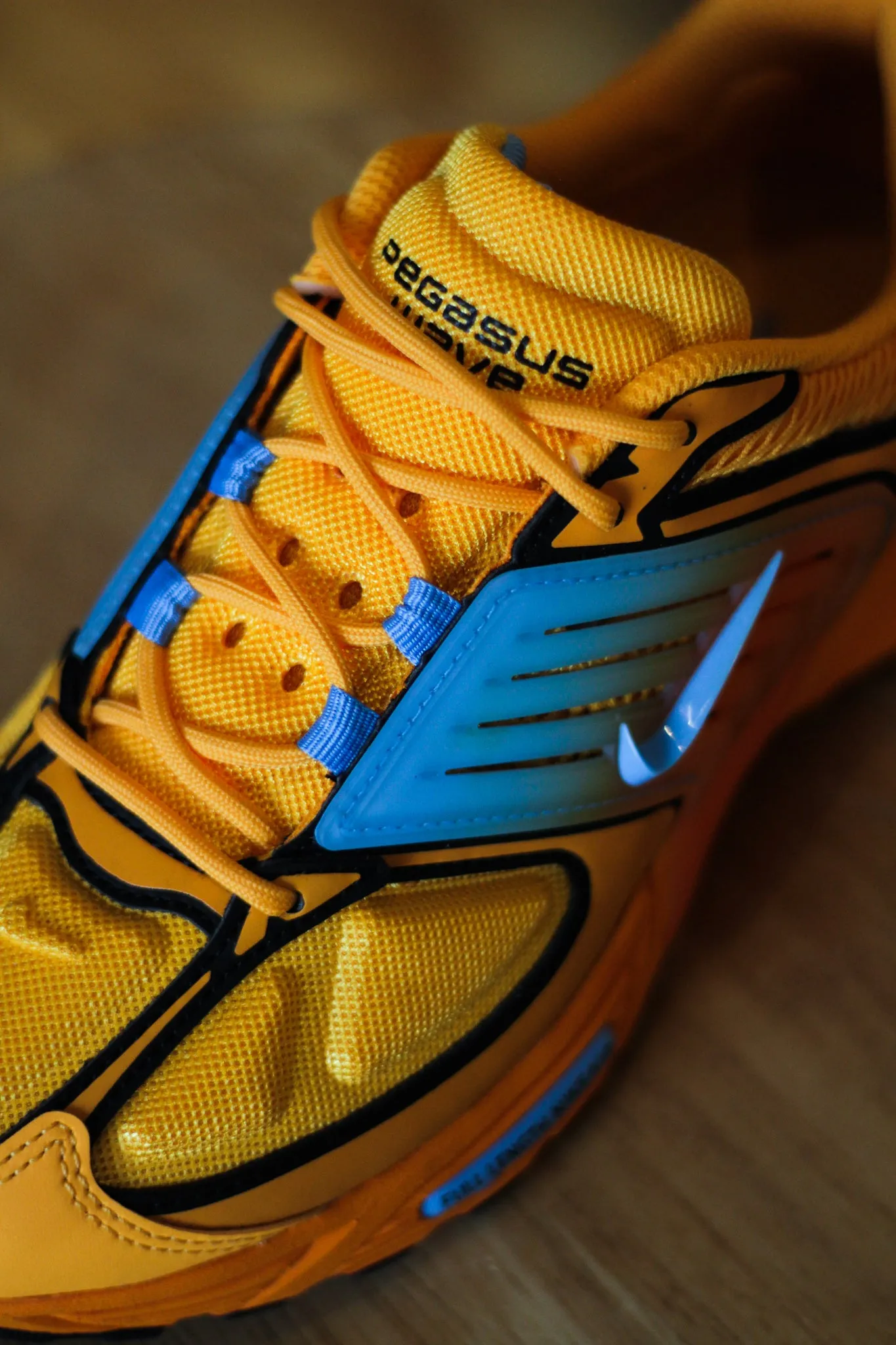 NIKE AIR PEGASUS WAVE "SUNDIAL/UNIVERSITY BLUE-BRIGHT CERAMIC"
