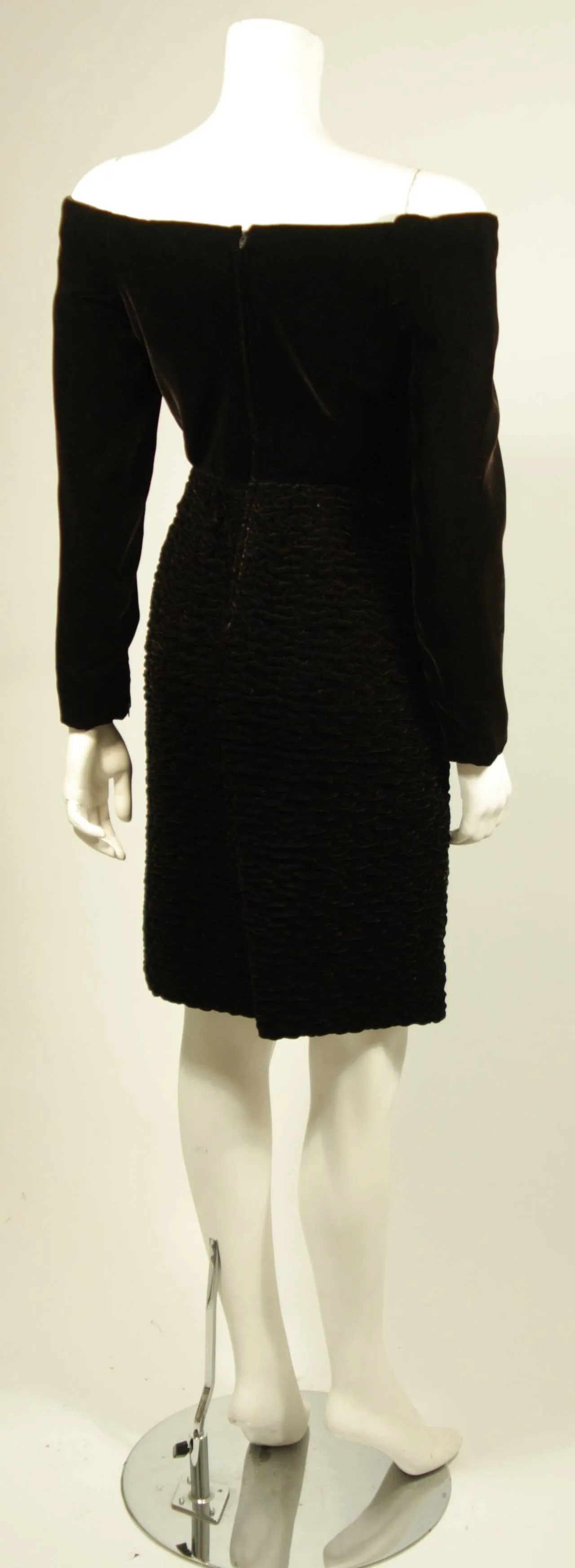 OSCAR DE LA RENTA Brown Velvet Ruched Cocktail Dress Size 6