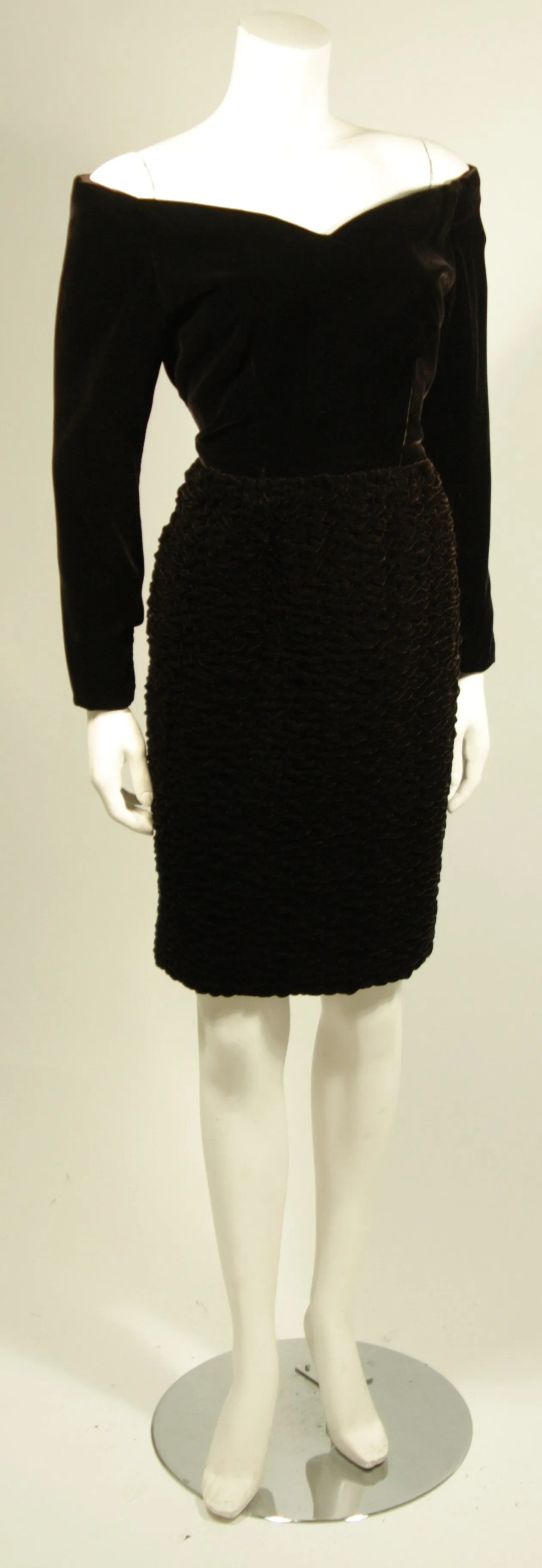 OSCAR DE LA RENTA Brown Velvet Ruched Cocktail Dress Size 6
