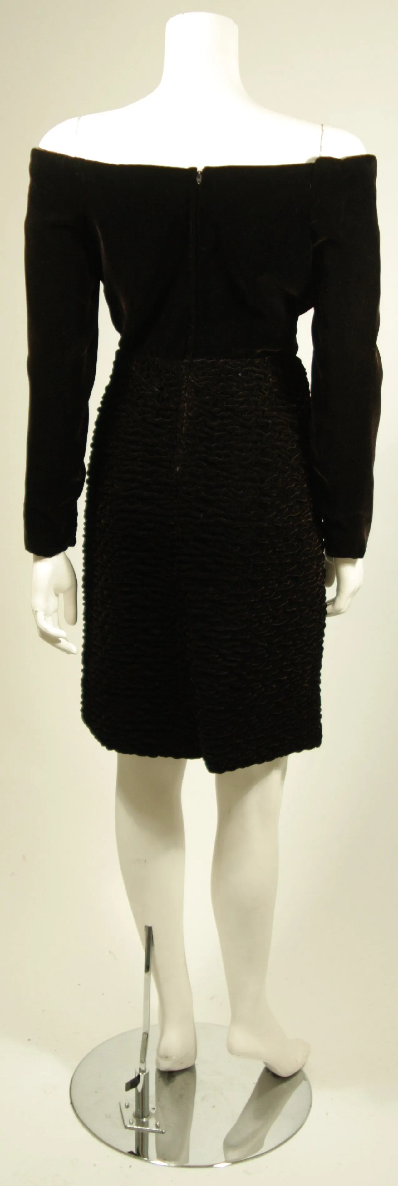 OSCAR DE LA RENTA Brown Velvet Ruched Cocktail Dress Size 6