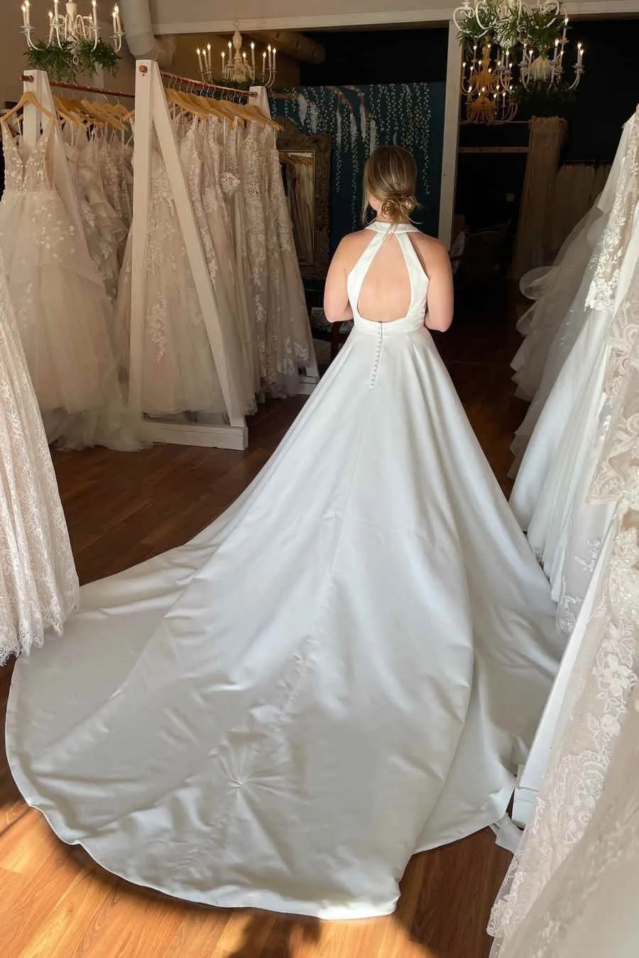 Plunging Halter Deep V Neck Ivory Wedding Dresses Bridal Gown With Pockets TN346
