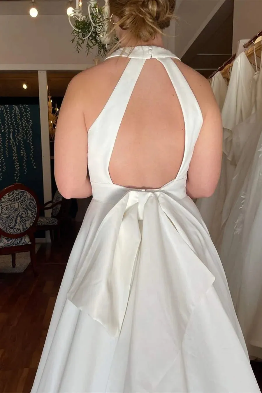 Plunging Halter Deep V Neck Ivory Wedding Dresses Bridal Gown With Pockets TN346