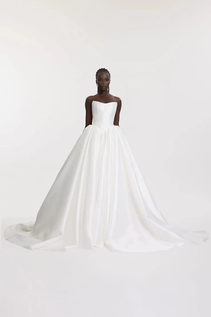 SAMPLE SALE: Chosen by Kyha, Miles Gown