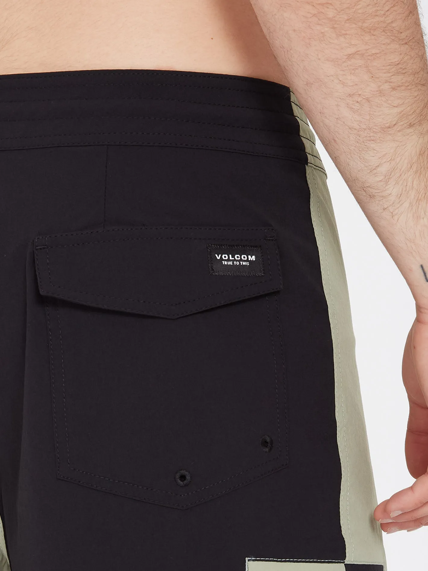 Surf Vitals Noa Deane 21" Boardshort - BLACK