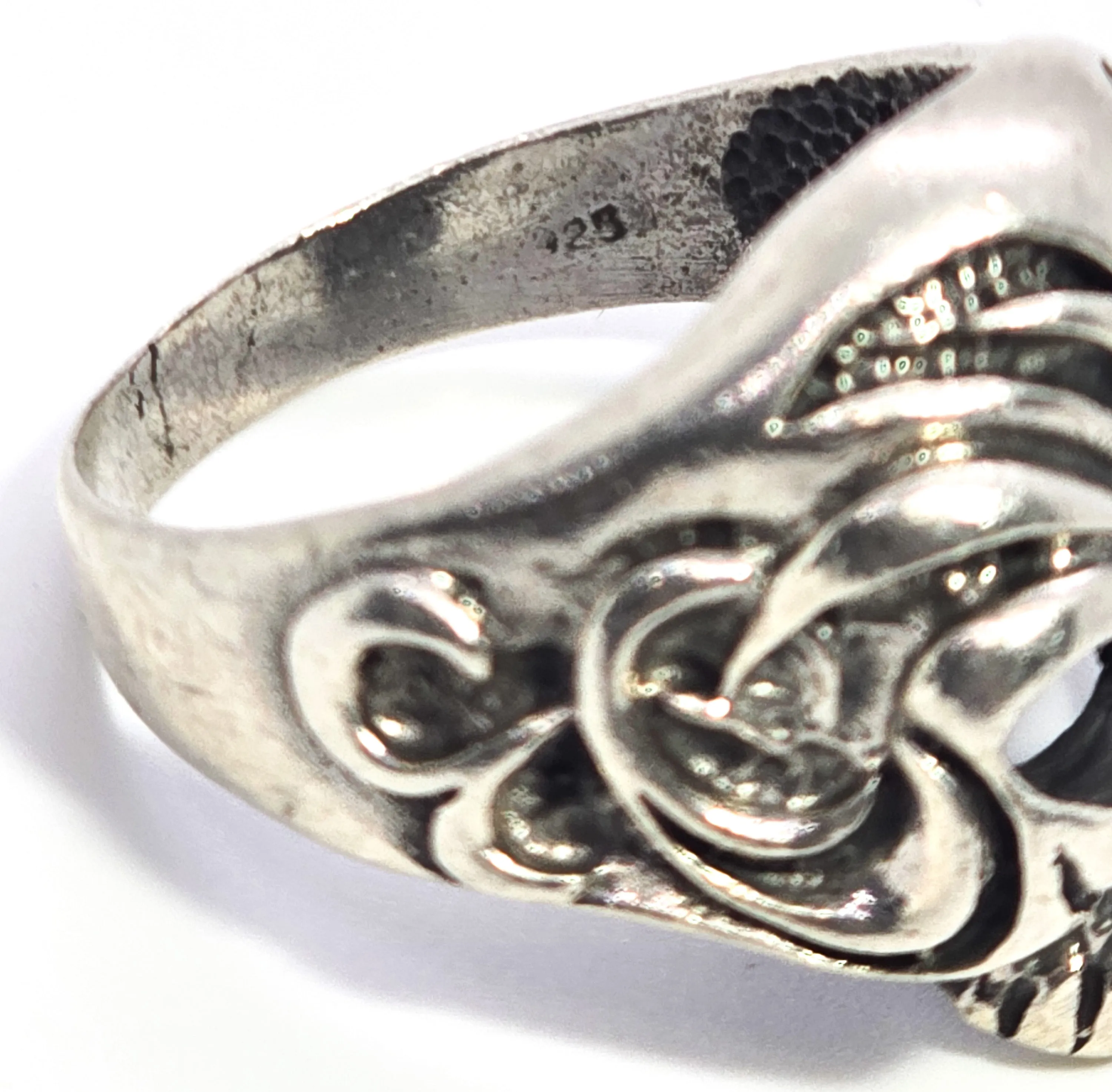 Tribal skull retro biker thick sterling silver skull with open eyes men's ring size 11