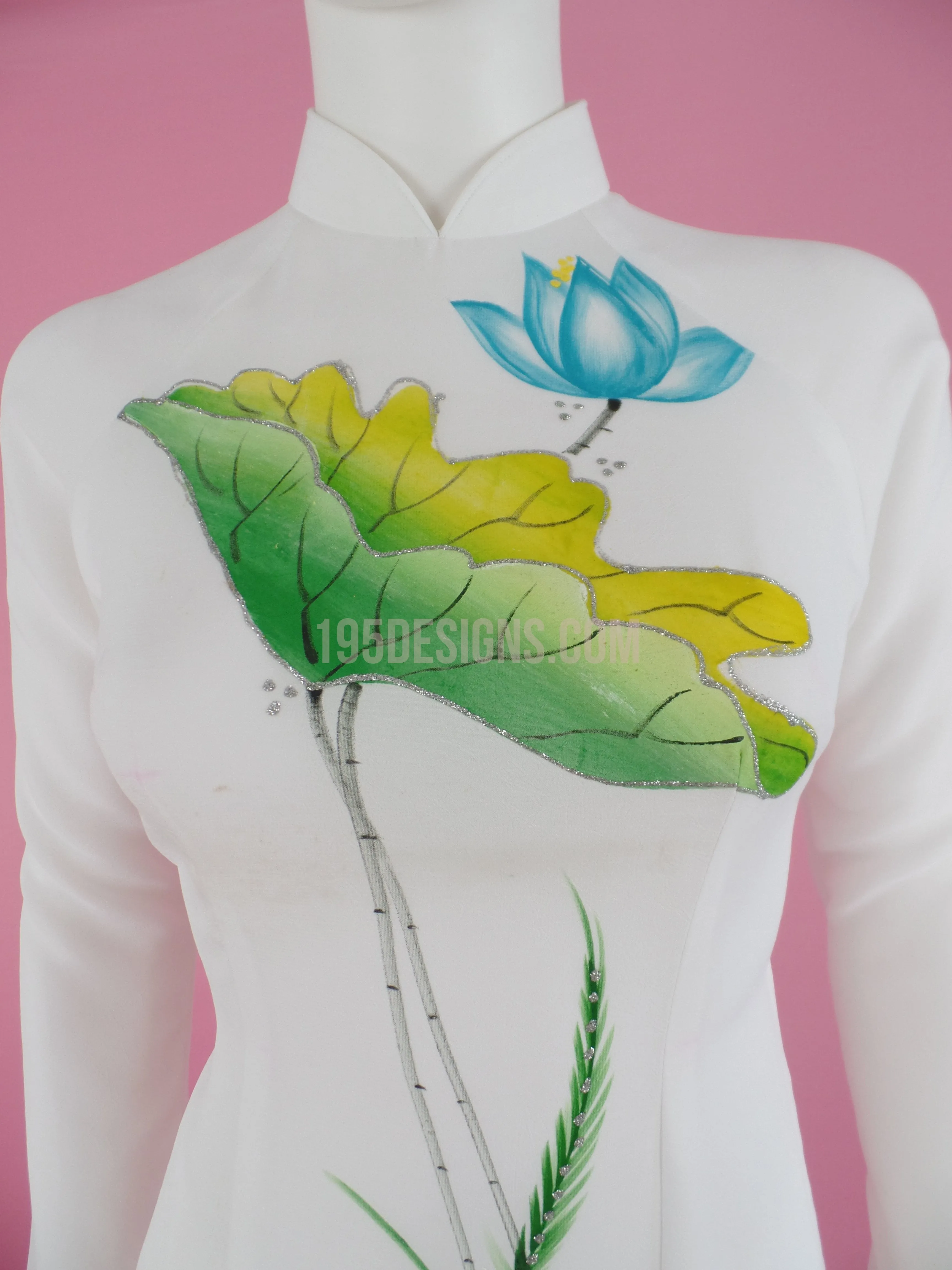 trắng vẽ sen xanh
