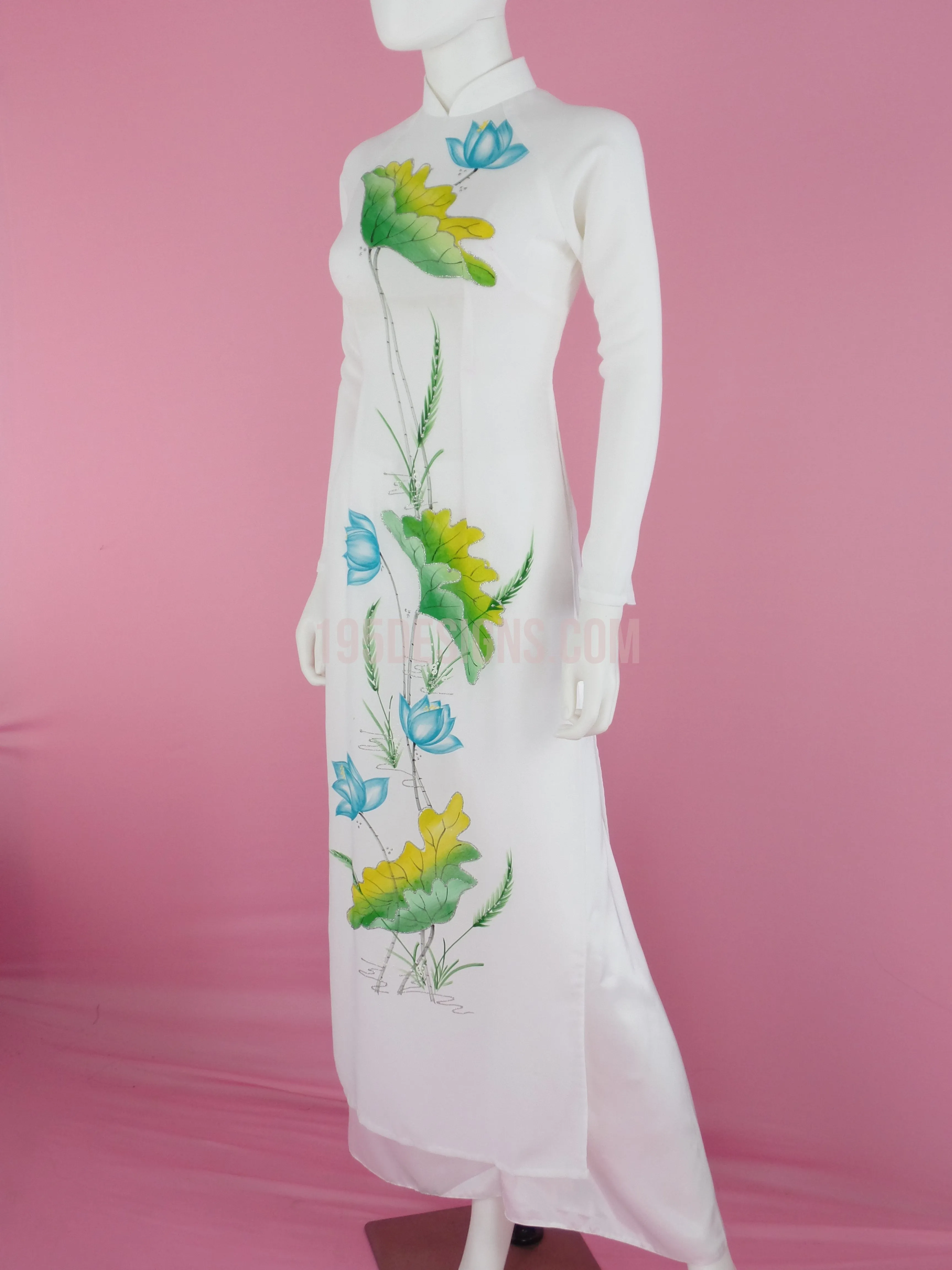 trắng vẽ sen xanh