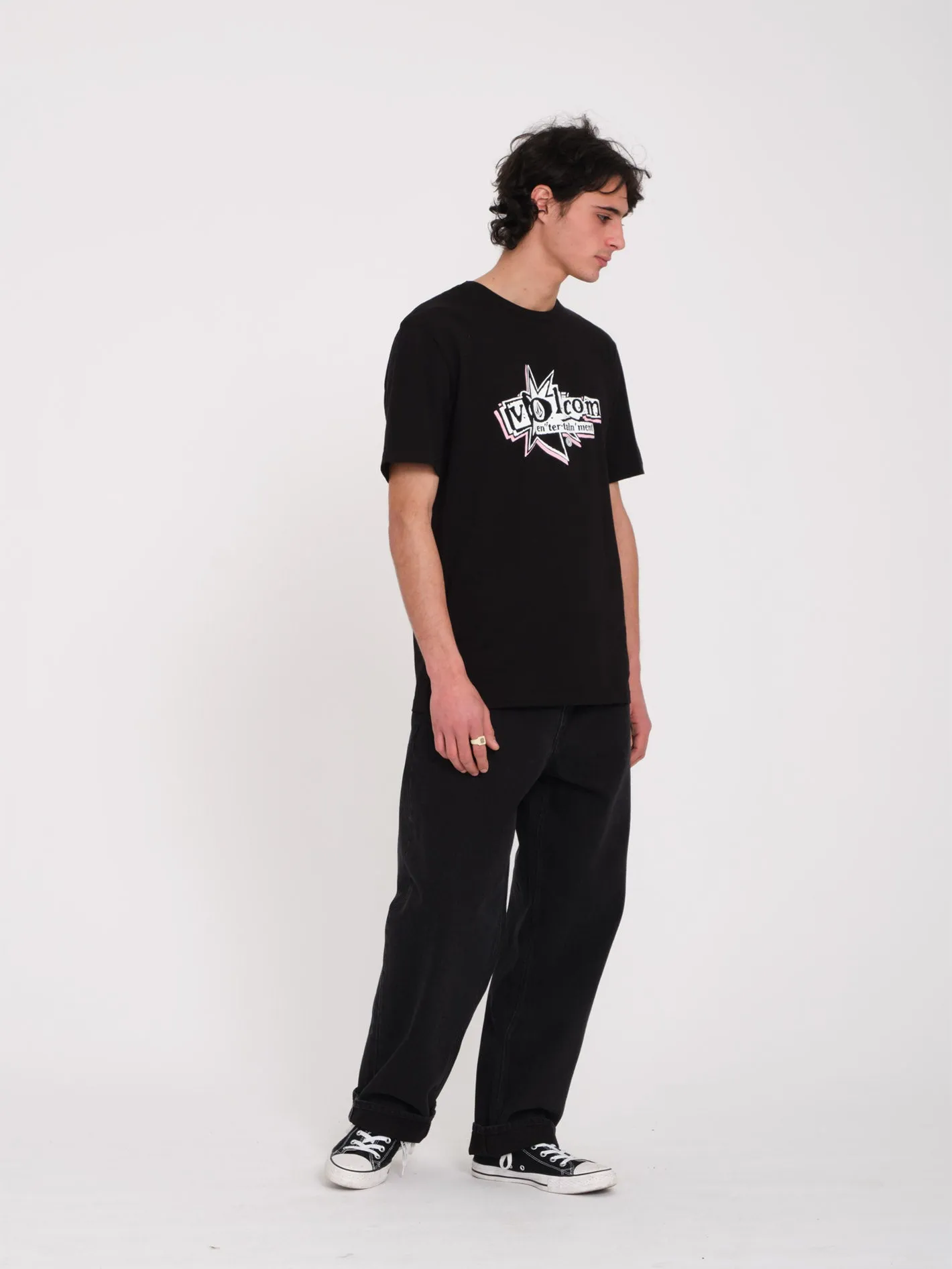 V Entertainment T-shirt - BLACK