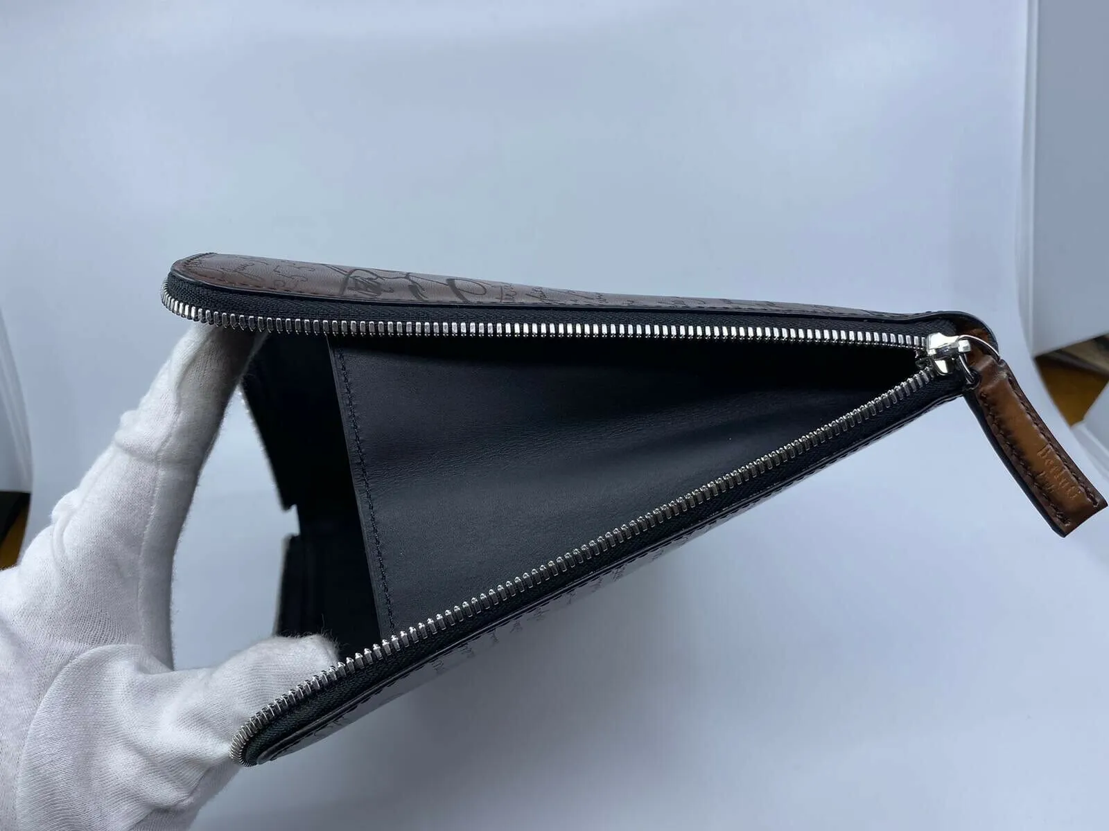 Venezia Scritto Nino Large Leather Clutch