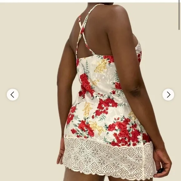 Victoria's Secret Women's Red and Cream Dress