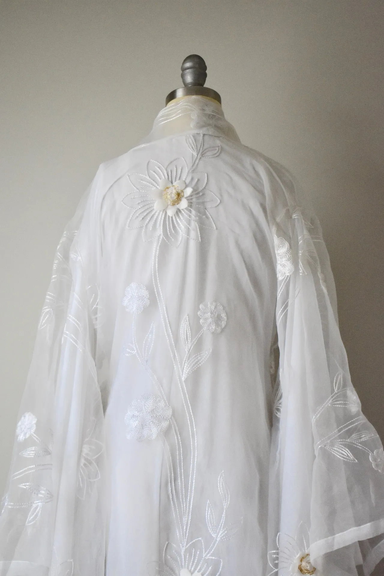 Vintage 1980s Poly White Floral Applique Kimono
