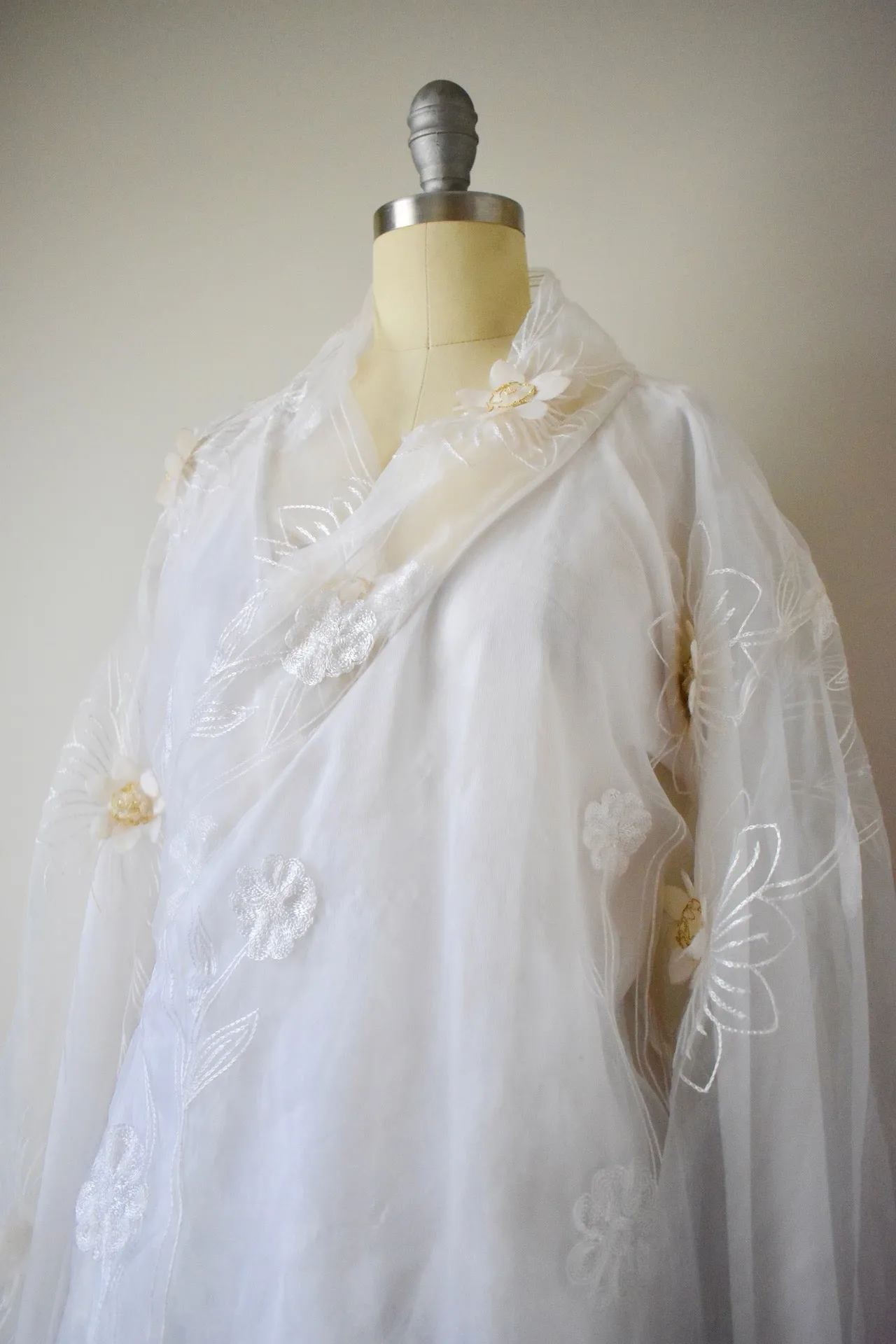 Vintage 1980s Poly White Floral Applique Kimono